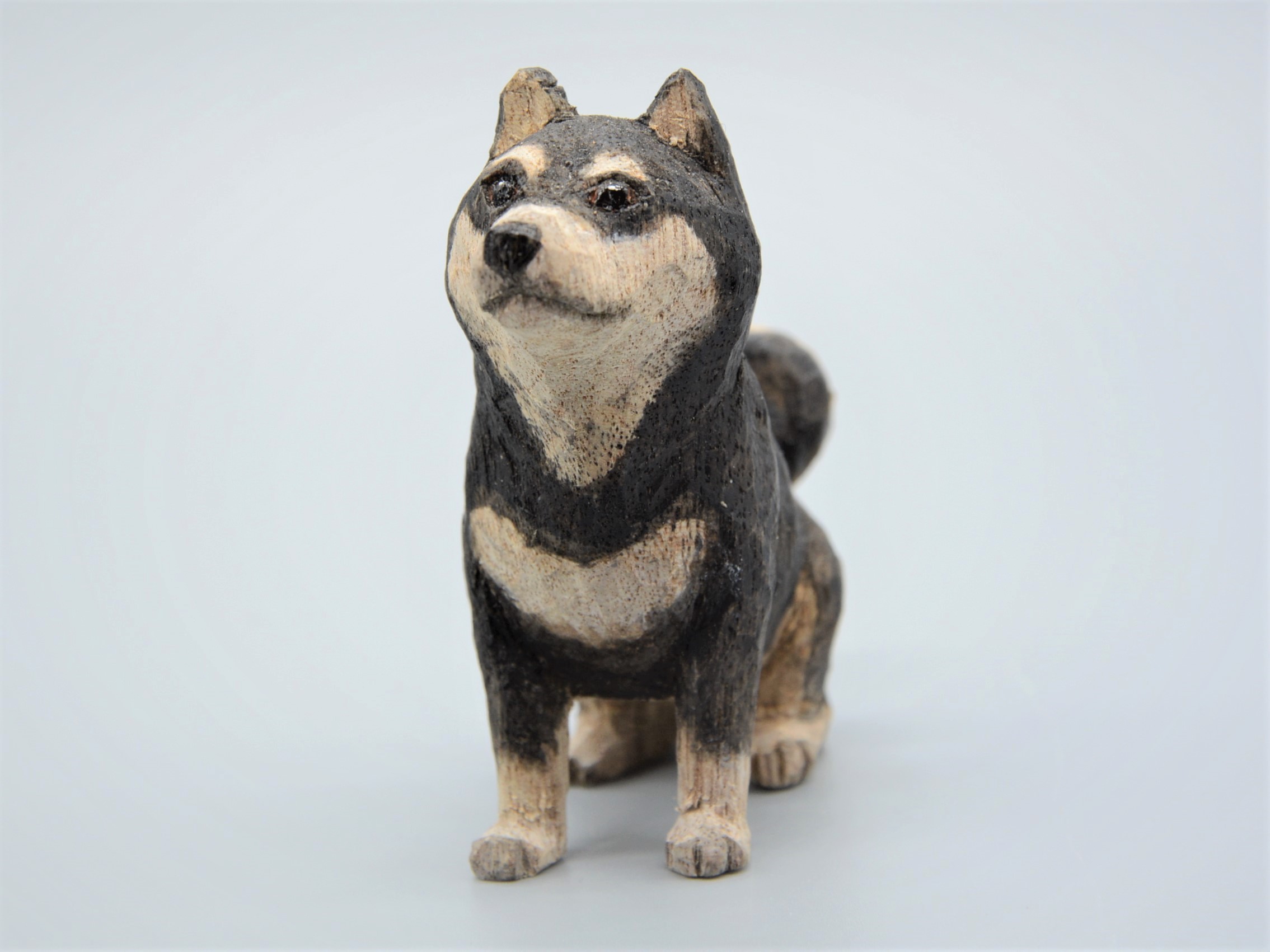 柴犬（黒柴・ミニサイズ）／木彫り-SB002 | iichi ハンドメイド・クラフト作品・手仕事品の通販