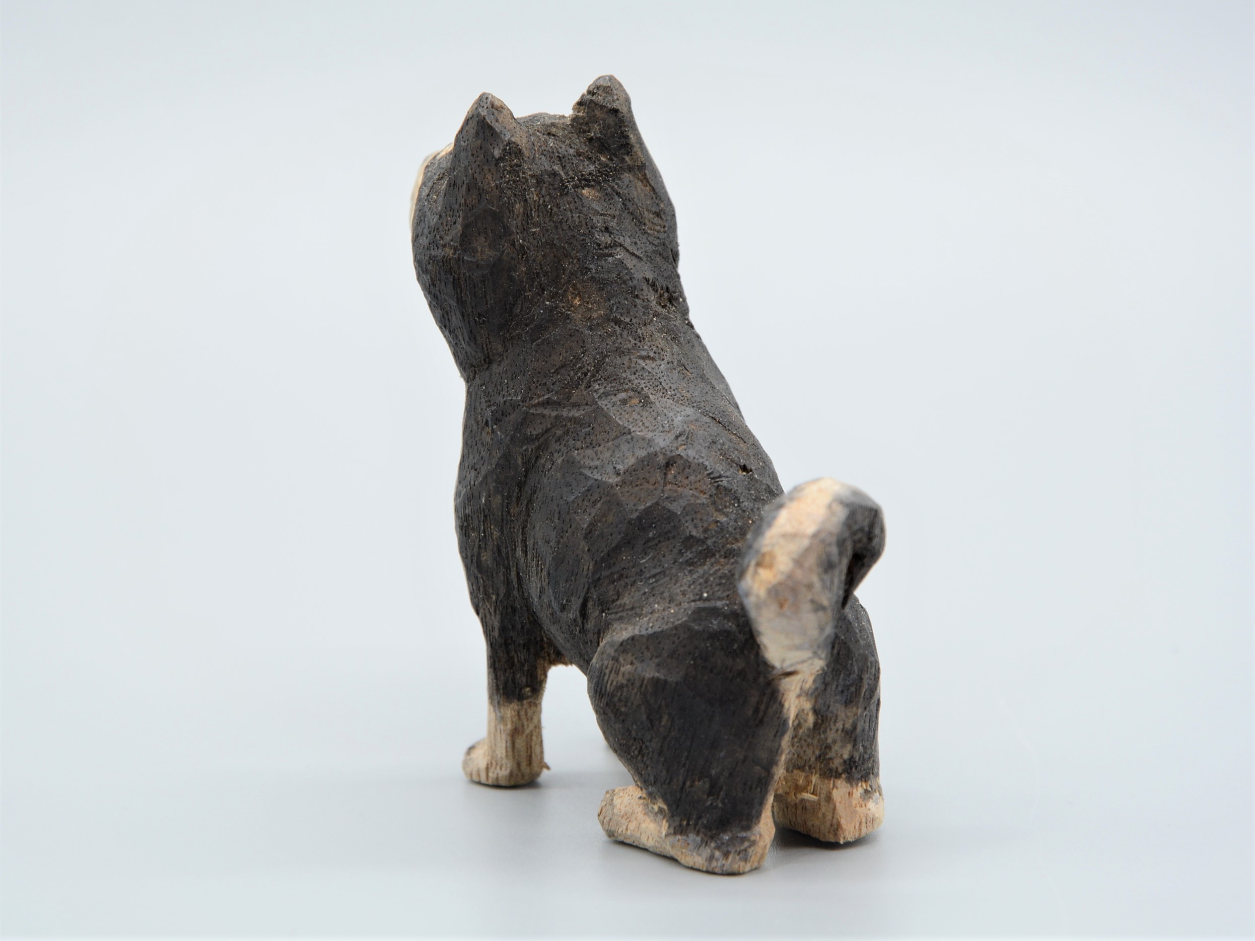 柴犬 黒柴 ミニサイズ 木彫り Sb002 Iichi ハンドメイド クラフト作品 手仕事品の通販