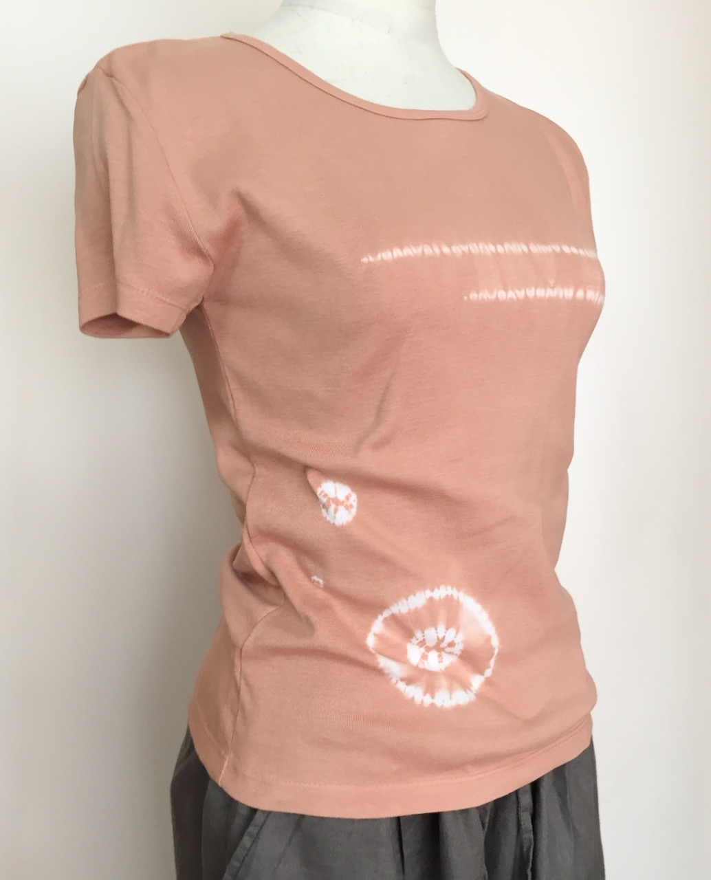 絞り染 Tシャツ サーモンピンク Iichi ハンドメイド クラフト作品 手仕事品の通販