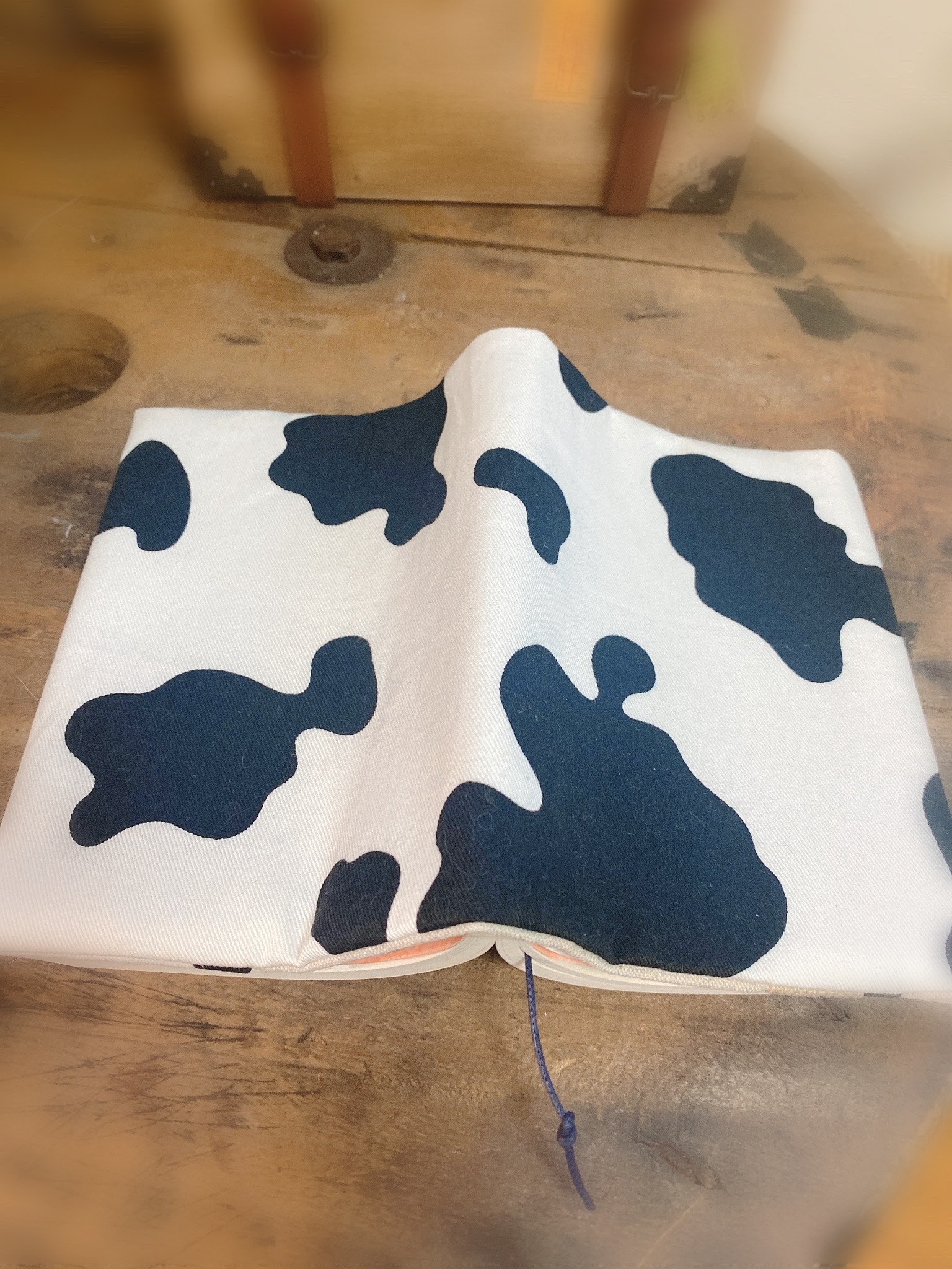 ブックカバー 文庫本サイズ 牛柄 Iichi ハンドメイド クラフト作品 手仕事品の通販