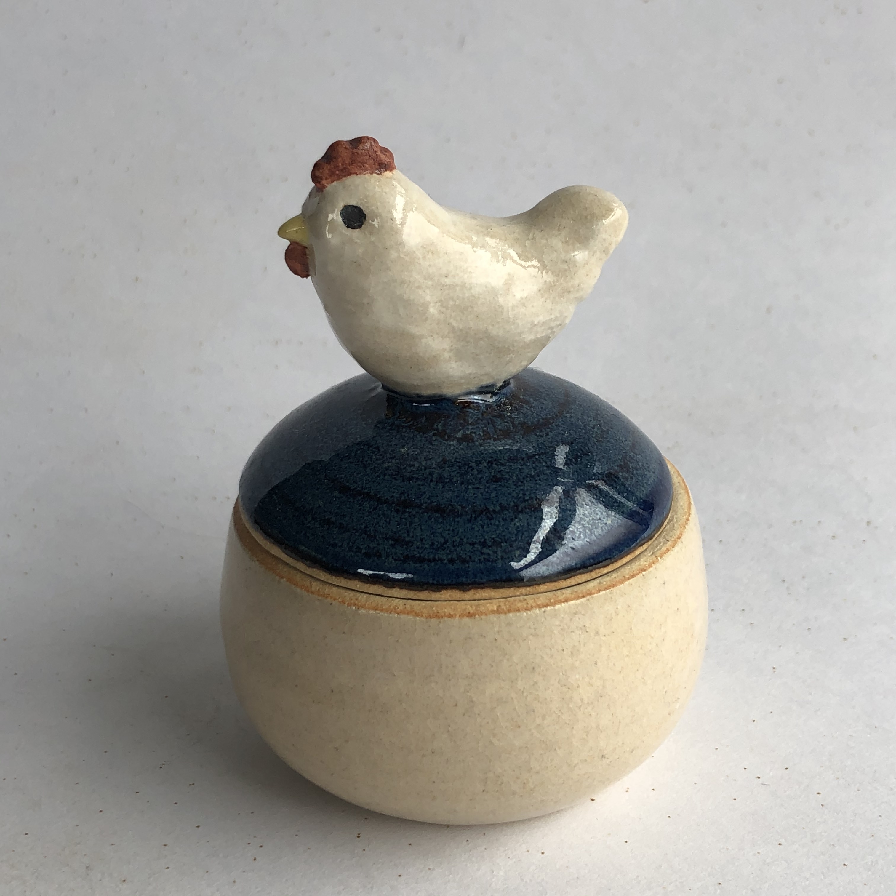 陶のハコ 手のり小鳥 にわとり Iichi ハンドメイド クラフト作品 手仕事品の通販