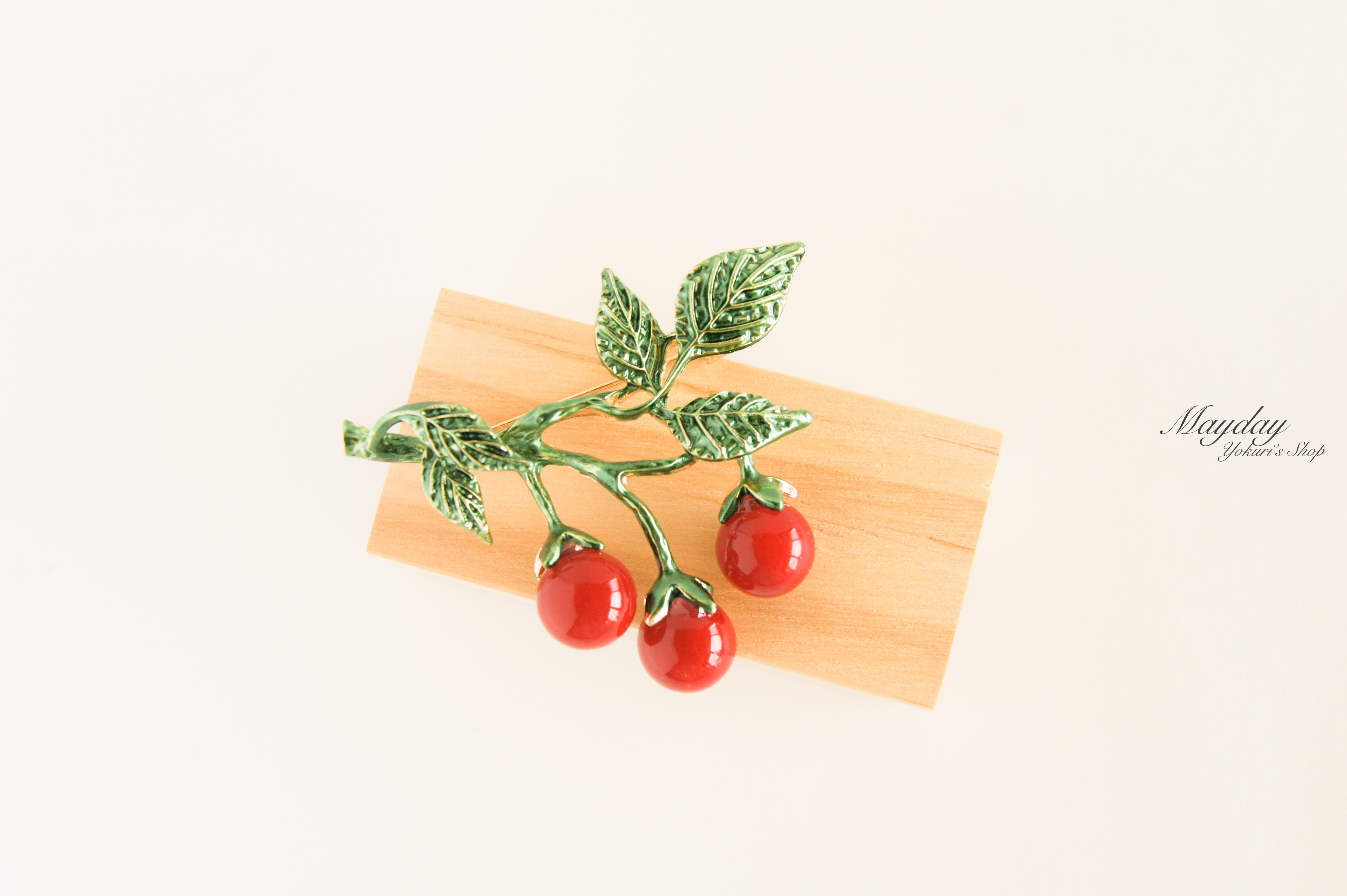 ３つ並ぶフルーツシリーズ 可愛いトマトのブローチ Iichi ハンドメイド クラフト作品 手仕事品の通販