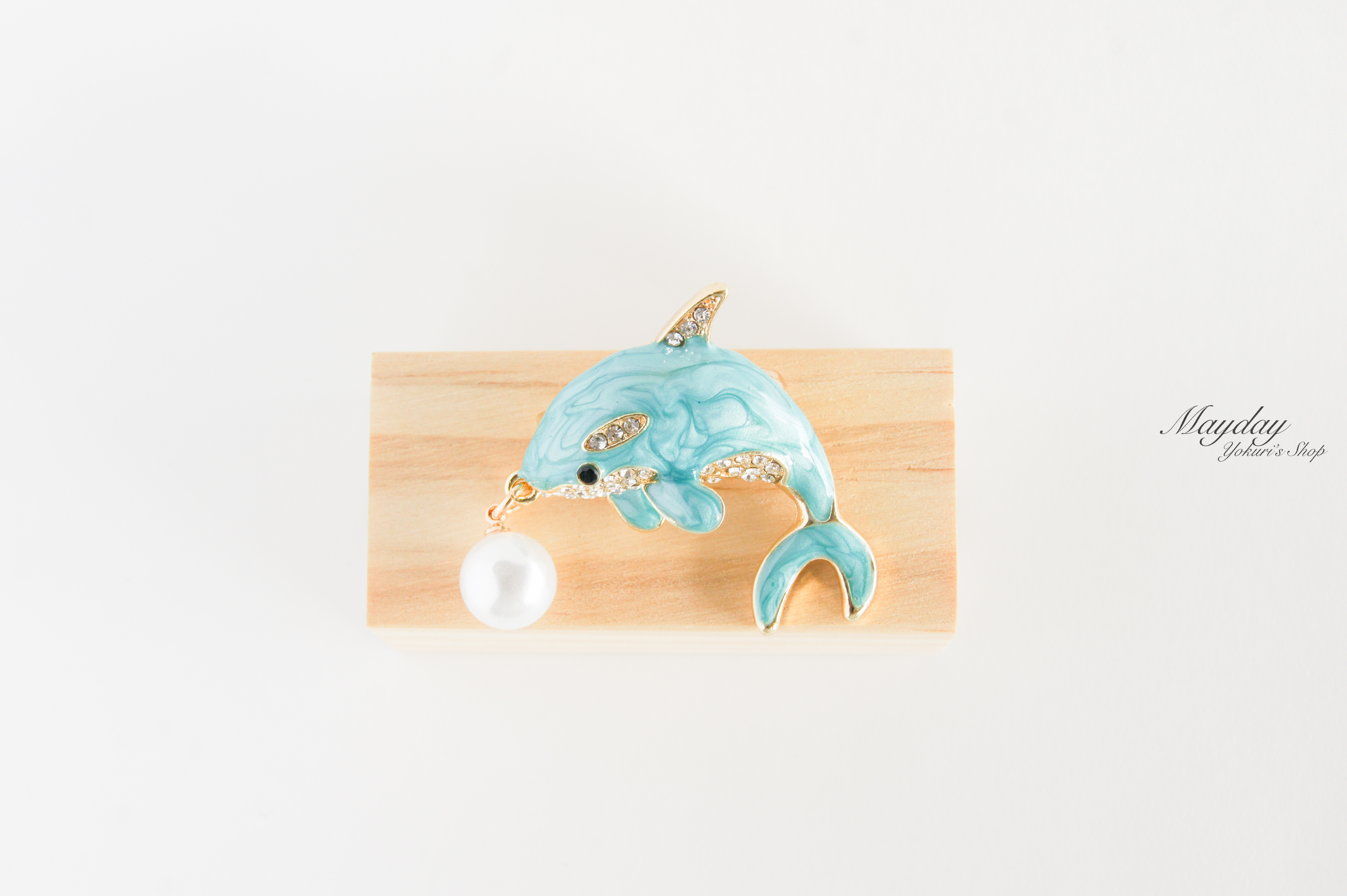 可愛い動物たちのブローチシリーズ 可愛いイルカのブローチ 海豚 Iichi ハンドメイド クラフト作品 手仕事品の通販