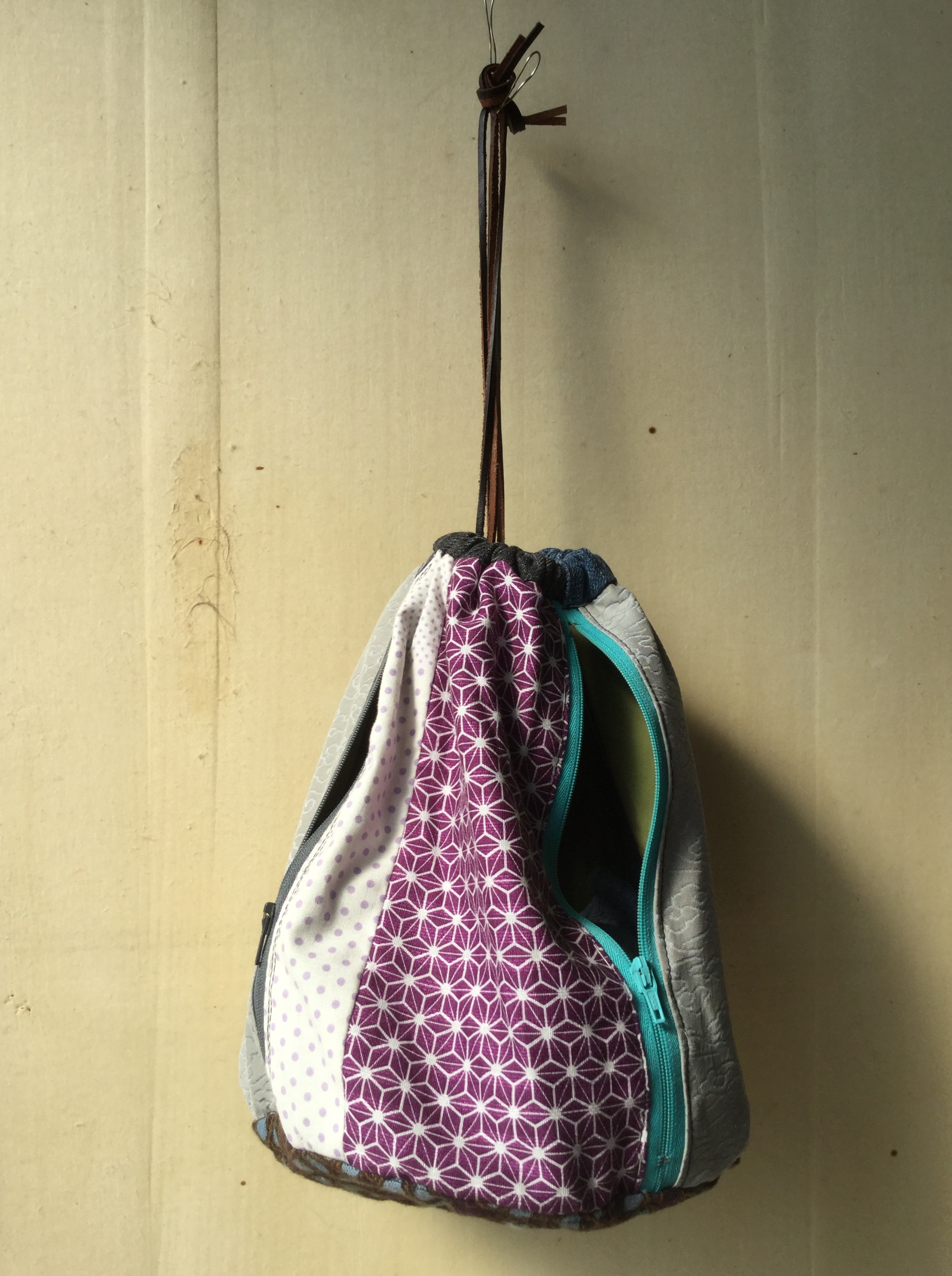 バナナ巾着 バナナの皮を剥くように広がる巾着です Iichi ハンドメイド クラフト作品 手仕事品の通販