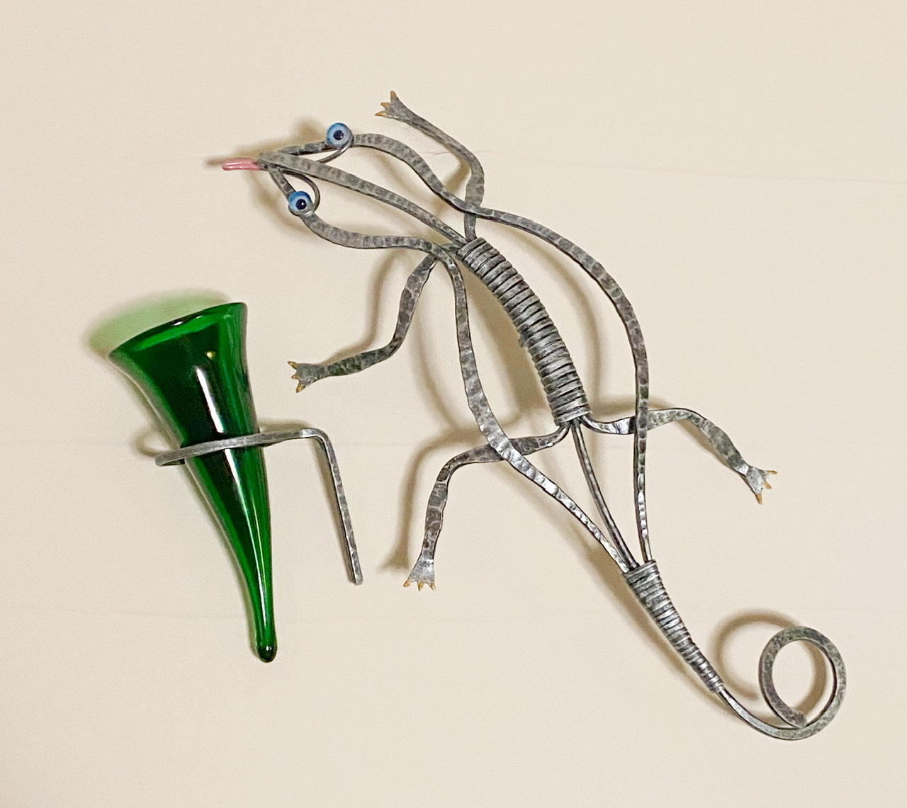 トカゲの壁掛け花器 Iichi ハンドメイド クラフト作品 手仕事品の通販