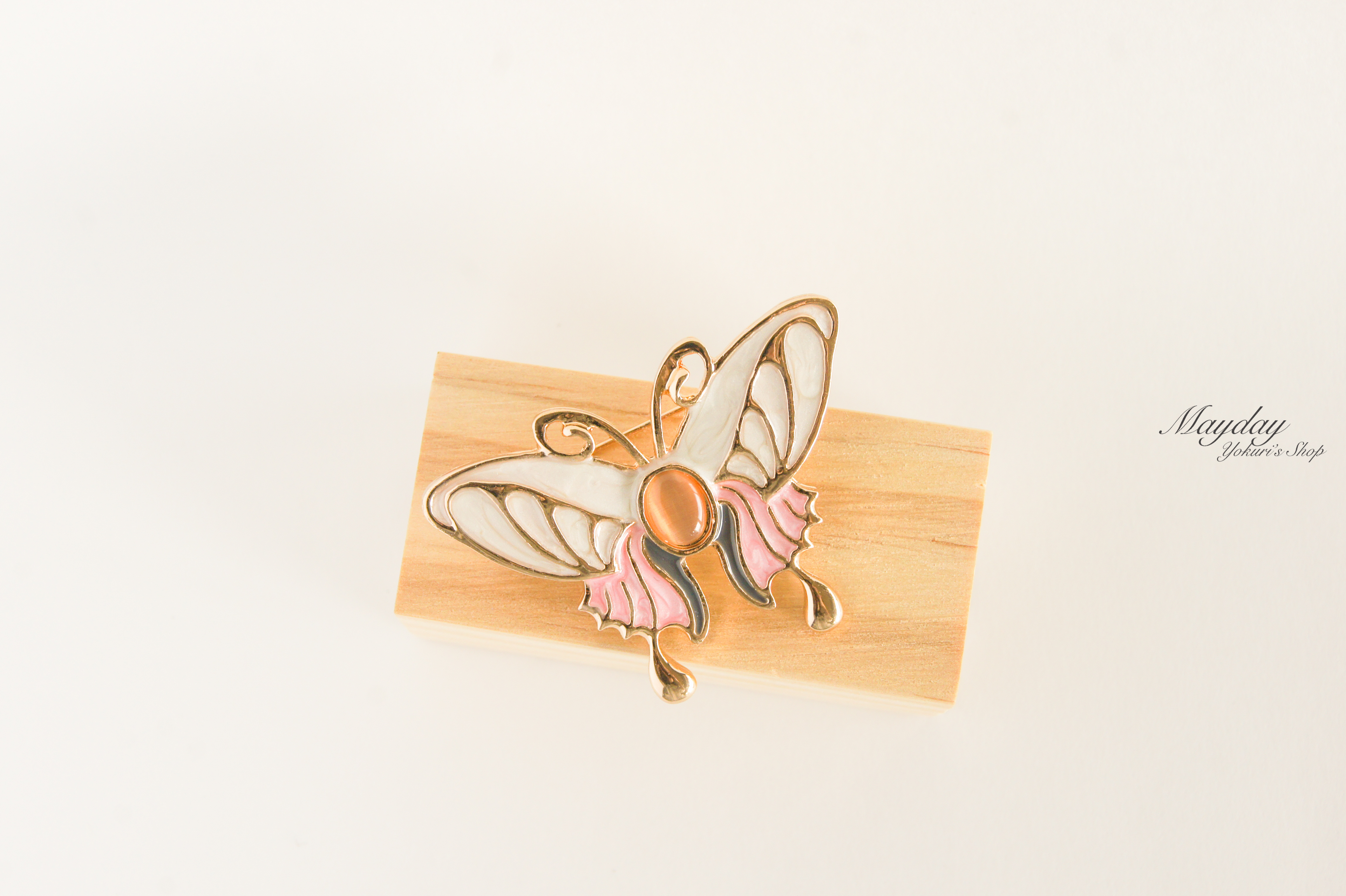 春のピンク蝶々のブローチ Iichi ハンドメイド クラフト作品 手仕事品の通販