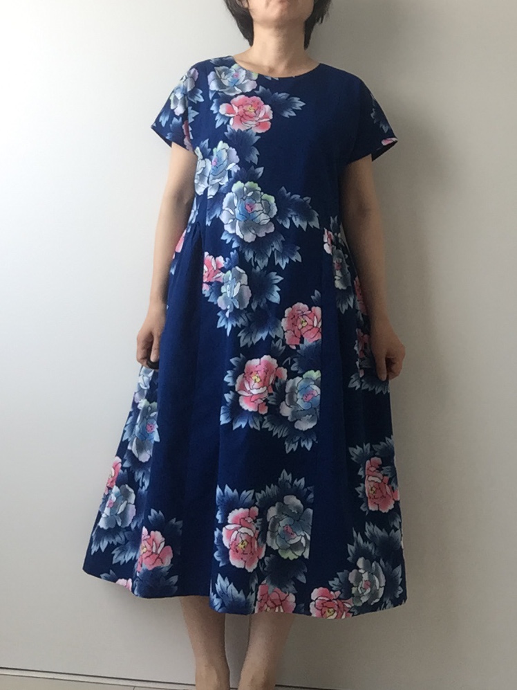 浴衣地のギャザーワンピース 薔薇 Iichi ハンドメイド クラフト作品 手仕事品の通販