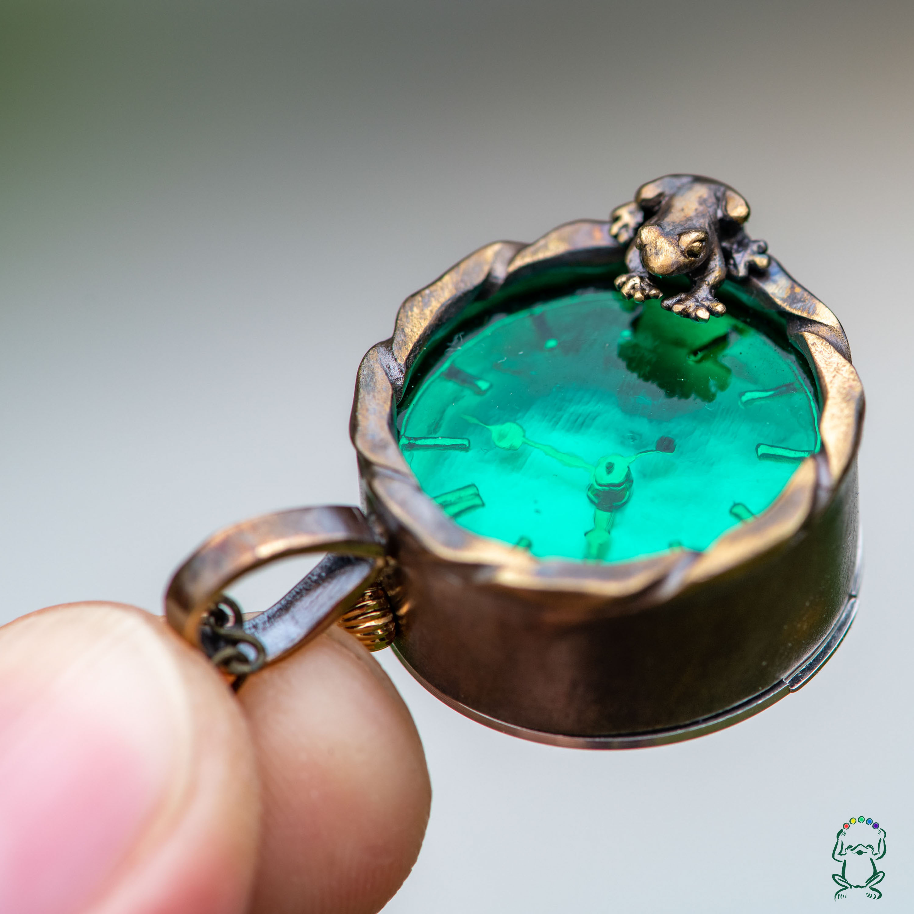 池をのぞく蛙ネックレス時計sエメラルドグリーン Iichi ハンドメイド クラフト作品 手仕事品の通販