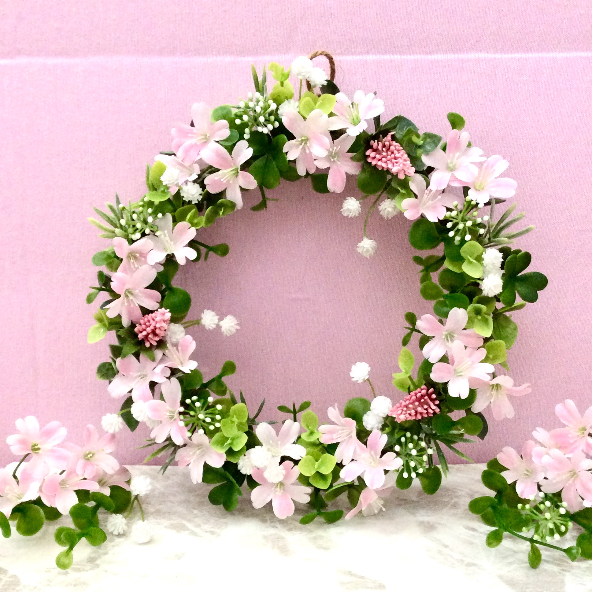 かすみ草とピンクのお花リース Iichi ハンドメイド クラフト作品 手仕事品の通販