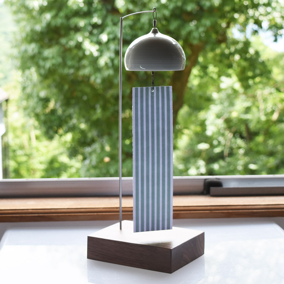 風鈴 （インテリア風鈴） スタンド 縞 ウインドチャイム 陶器 磁器 窓辺やテーブルに | iichi ハンドメイド・クラフト作品・手仕事品の通販