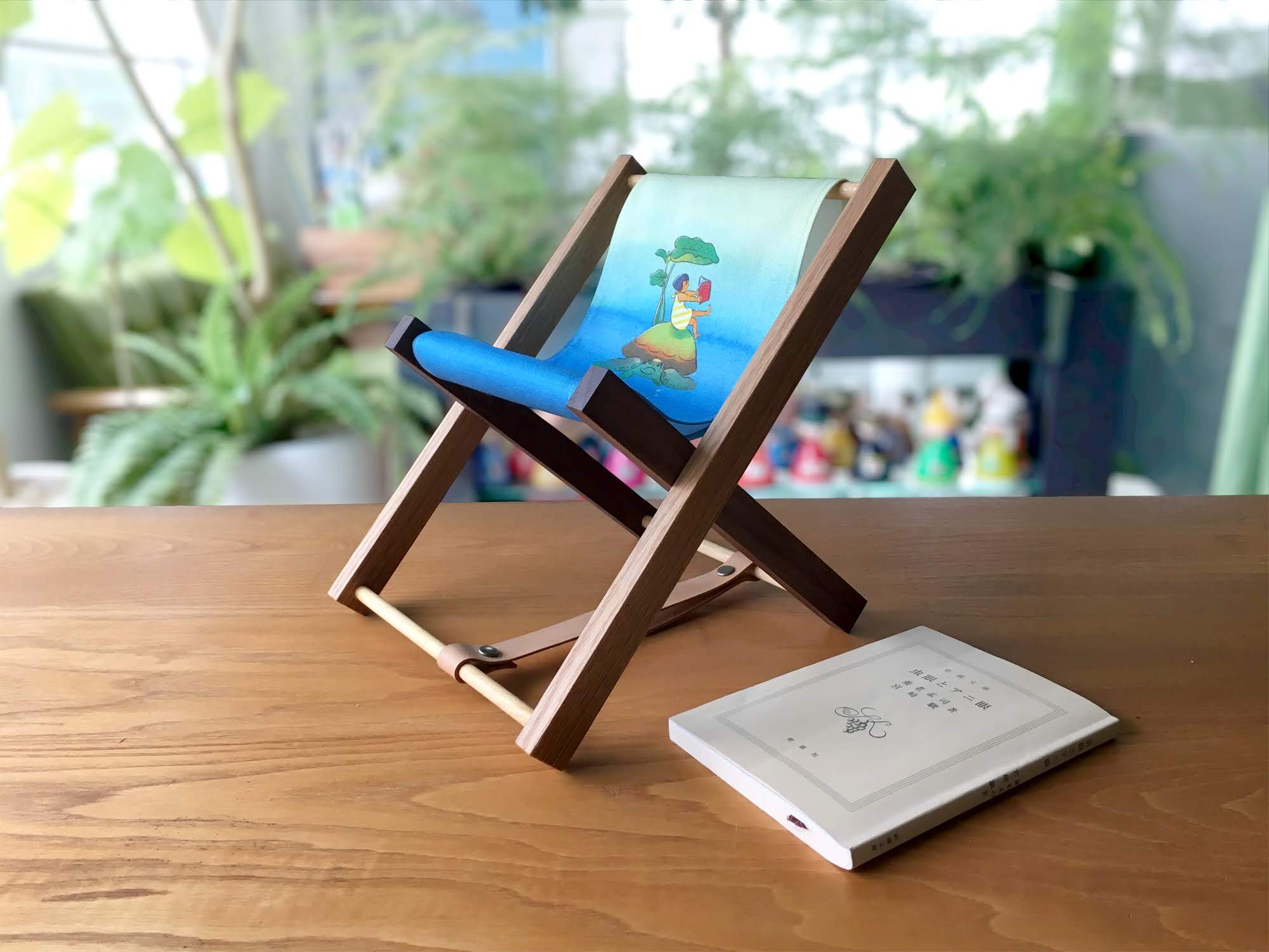 女の子とウミガメ 卓上書見台 ほんのむし Iichi ハンドメイド クラフト作品 手仕事品の通販