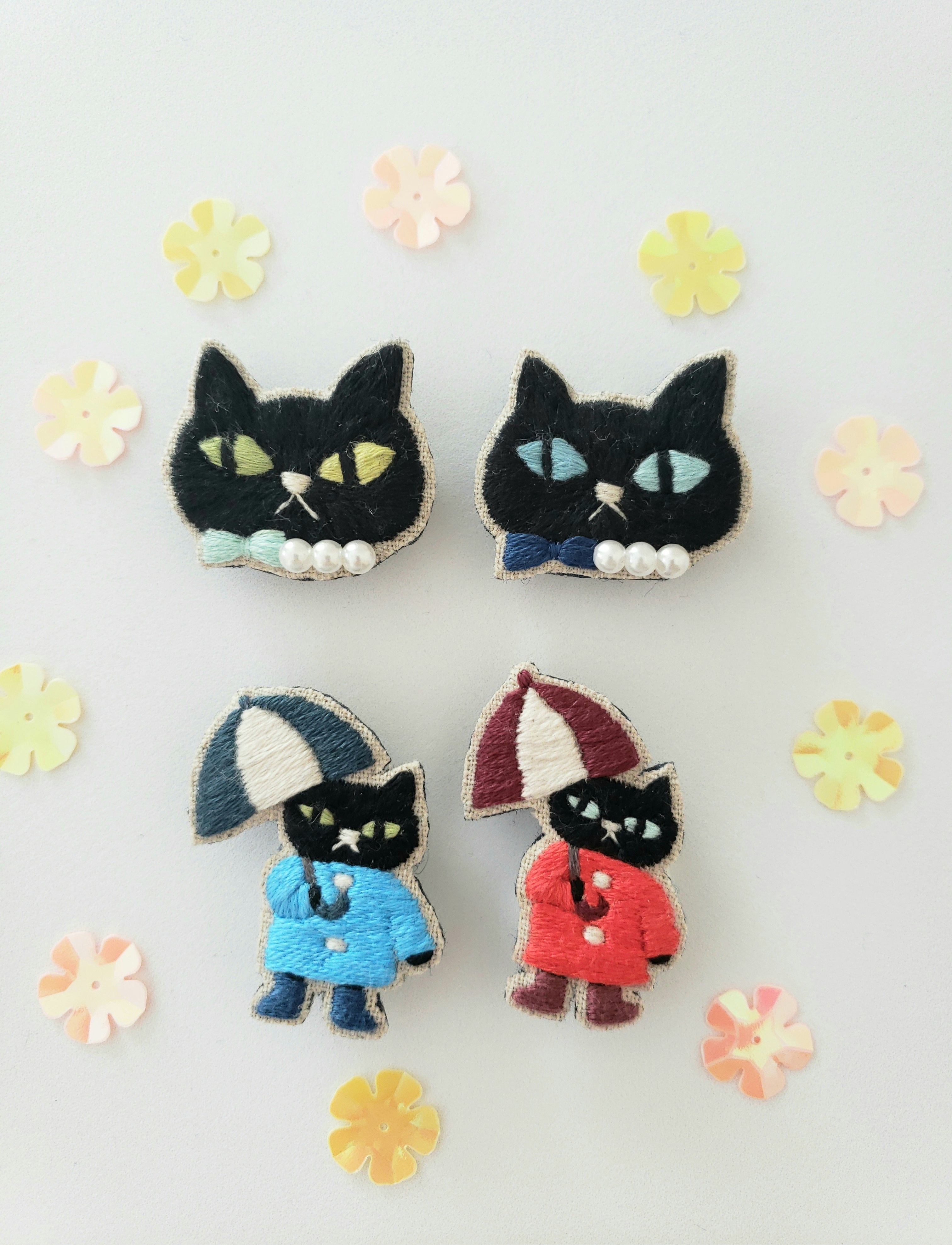 雨の日の黒猫刺繍ブローチ 青 受注製作 Iichi ハンドメイド クラフト作品 手仕事品の通販