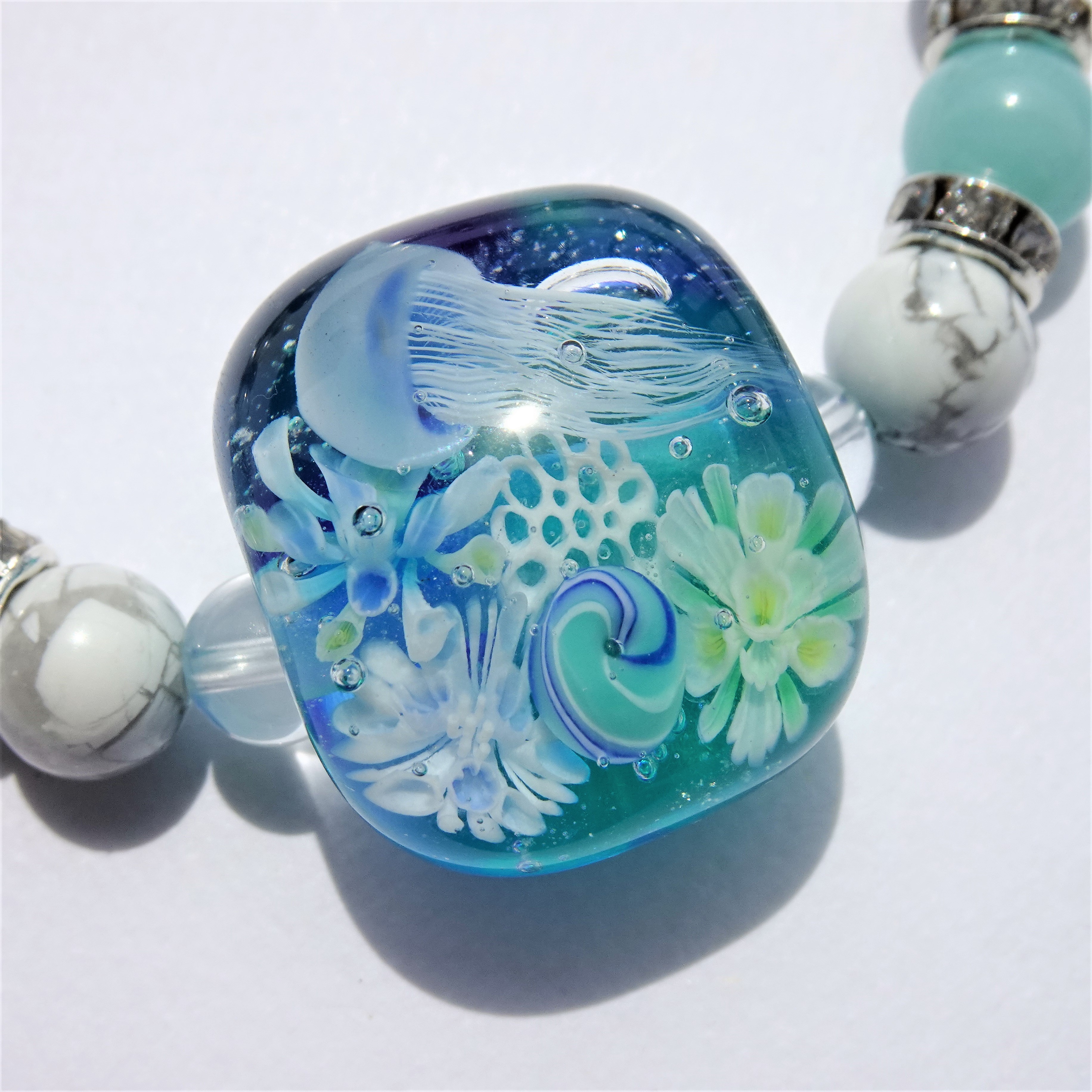 クラゲ ブレスレット とんぼ玉 海月 アクアリウム 天然石 Iichi ハンドメイド クラフト作品 手仕事品の通販