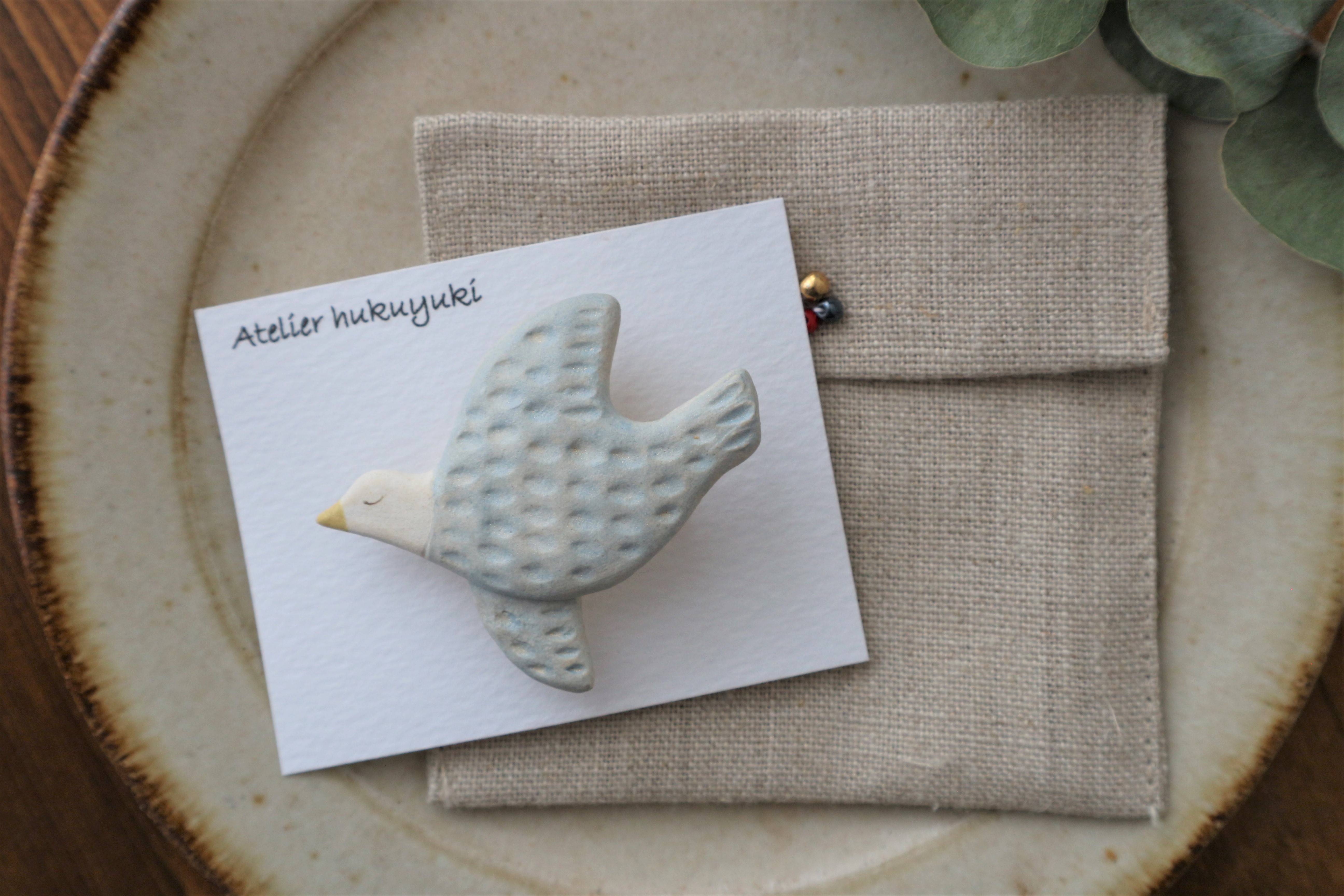 陶器で作った鳥のブローチ D 空色 Iichi ハンドメイド クラフト作品 手仕事品の通販
