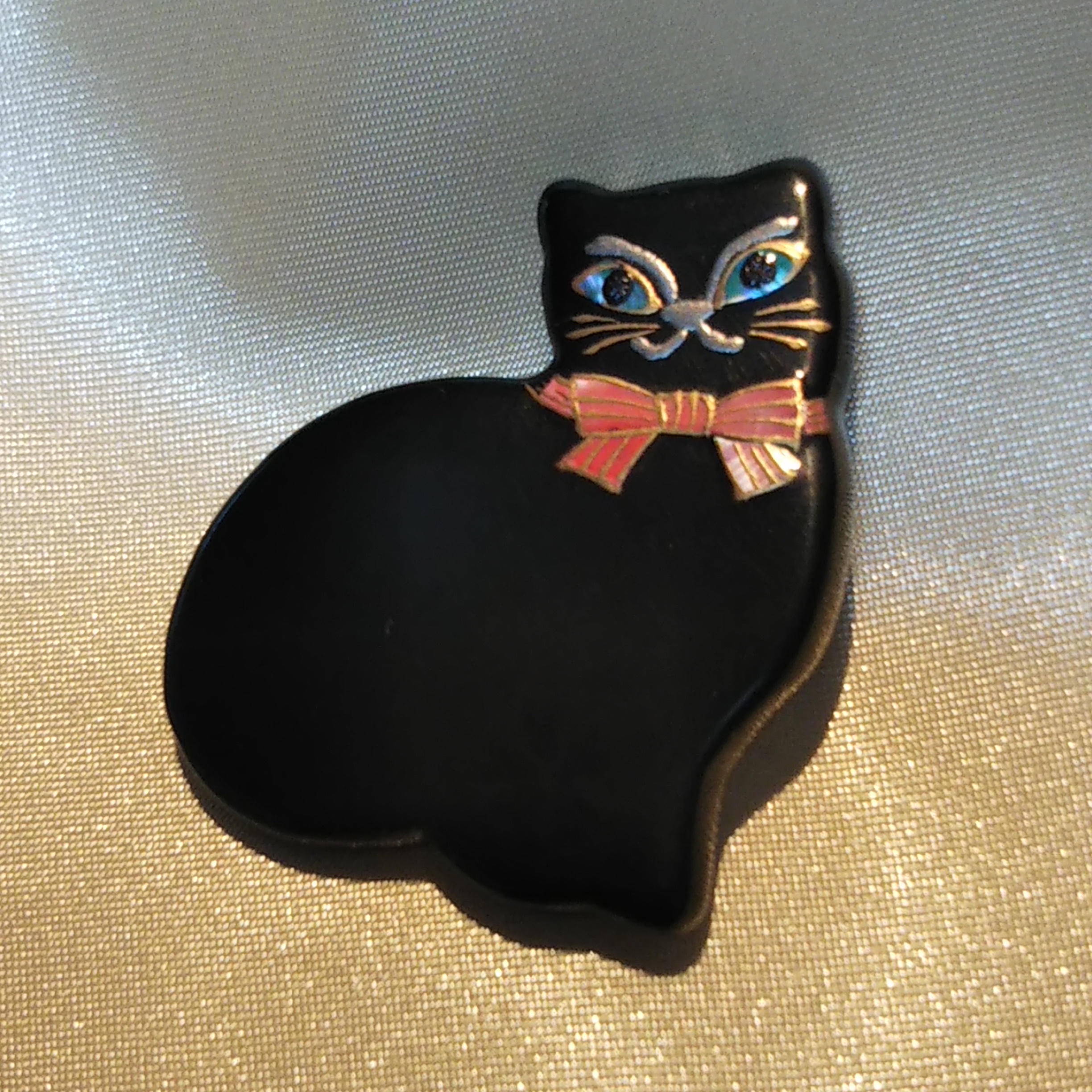 蒔絵ブローチ 黒猫 桜 | iichi ハンドメイド・クラフト作品・手仕事品 ...