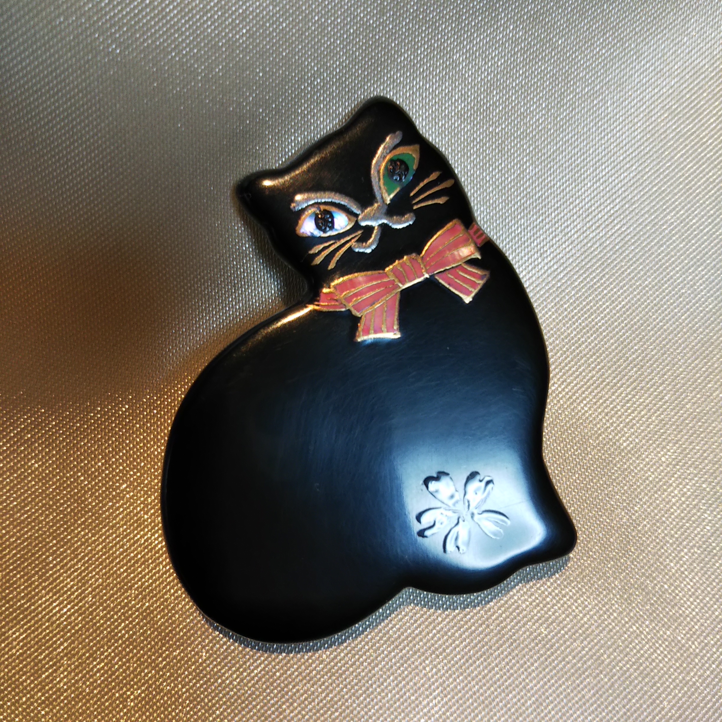 蒔絵ブローチ 黒猫 桜 | iichi ハンドメイド・クラフト作品・手仕事品 ...