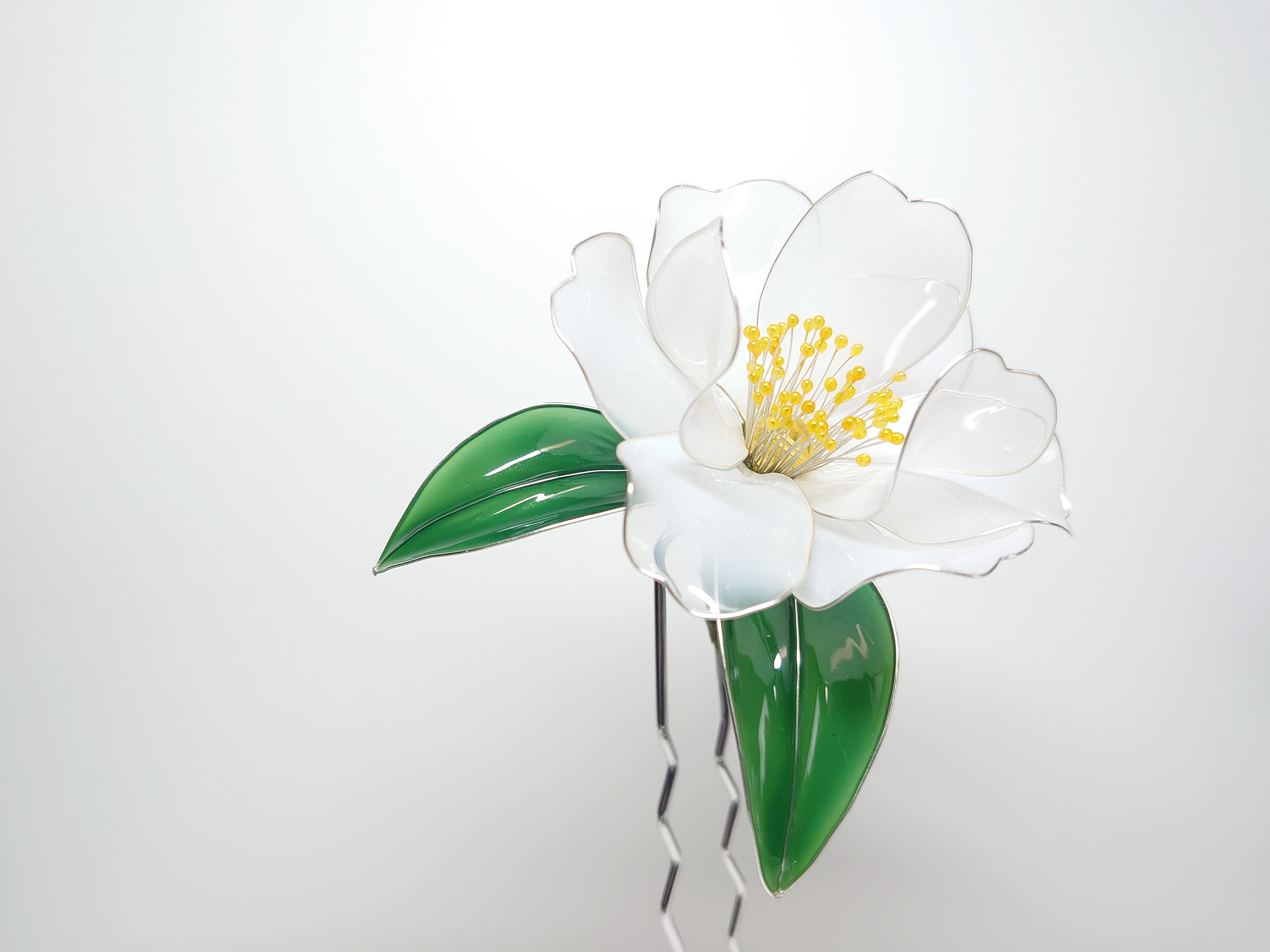 白椿の髪飾り ご予約品です Iichi ハンドメイド クラフト作品 手仕事品の通販