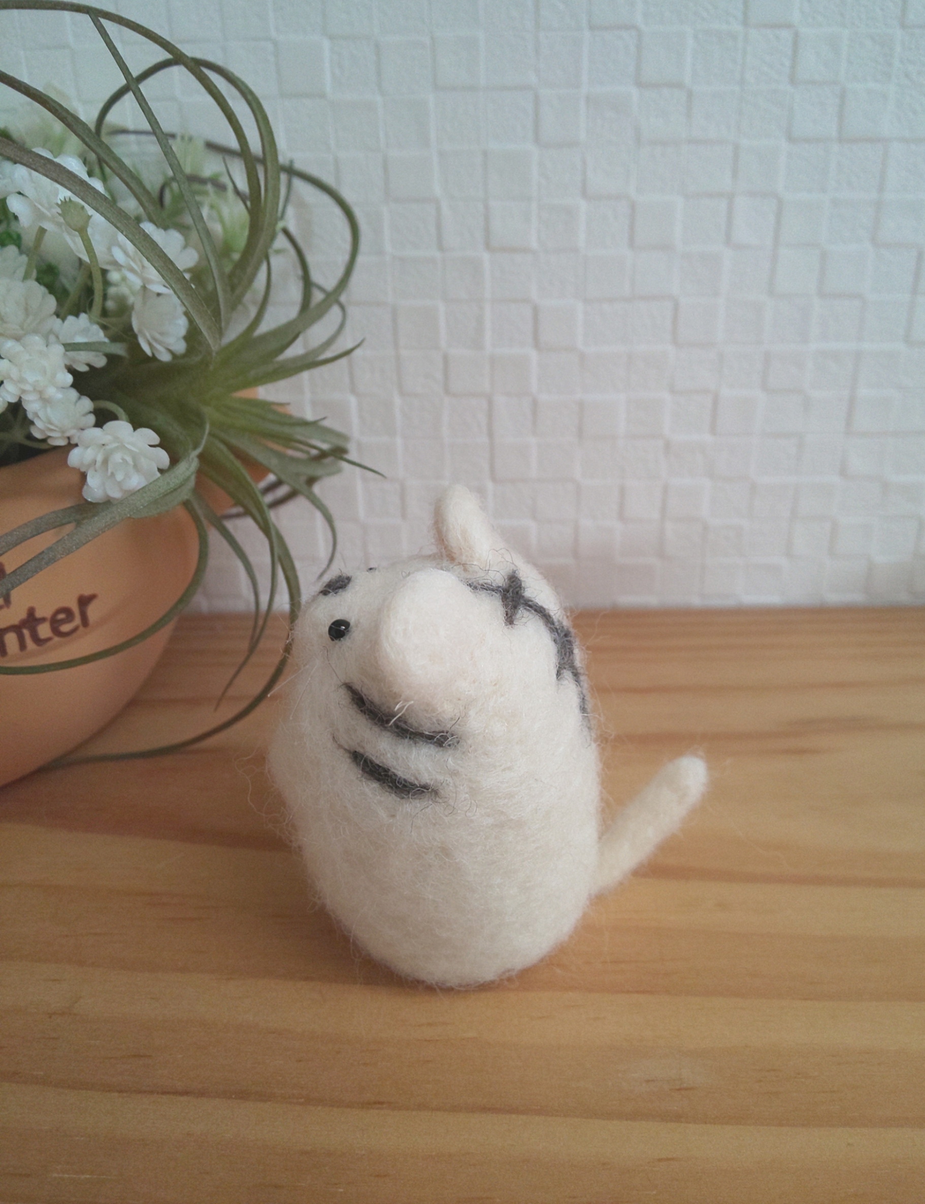 つぶらな瞳のホワイトタイガーさん 羊毛フェルト Iichi ハンドメイド クラフト作品 手仕事品の通販