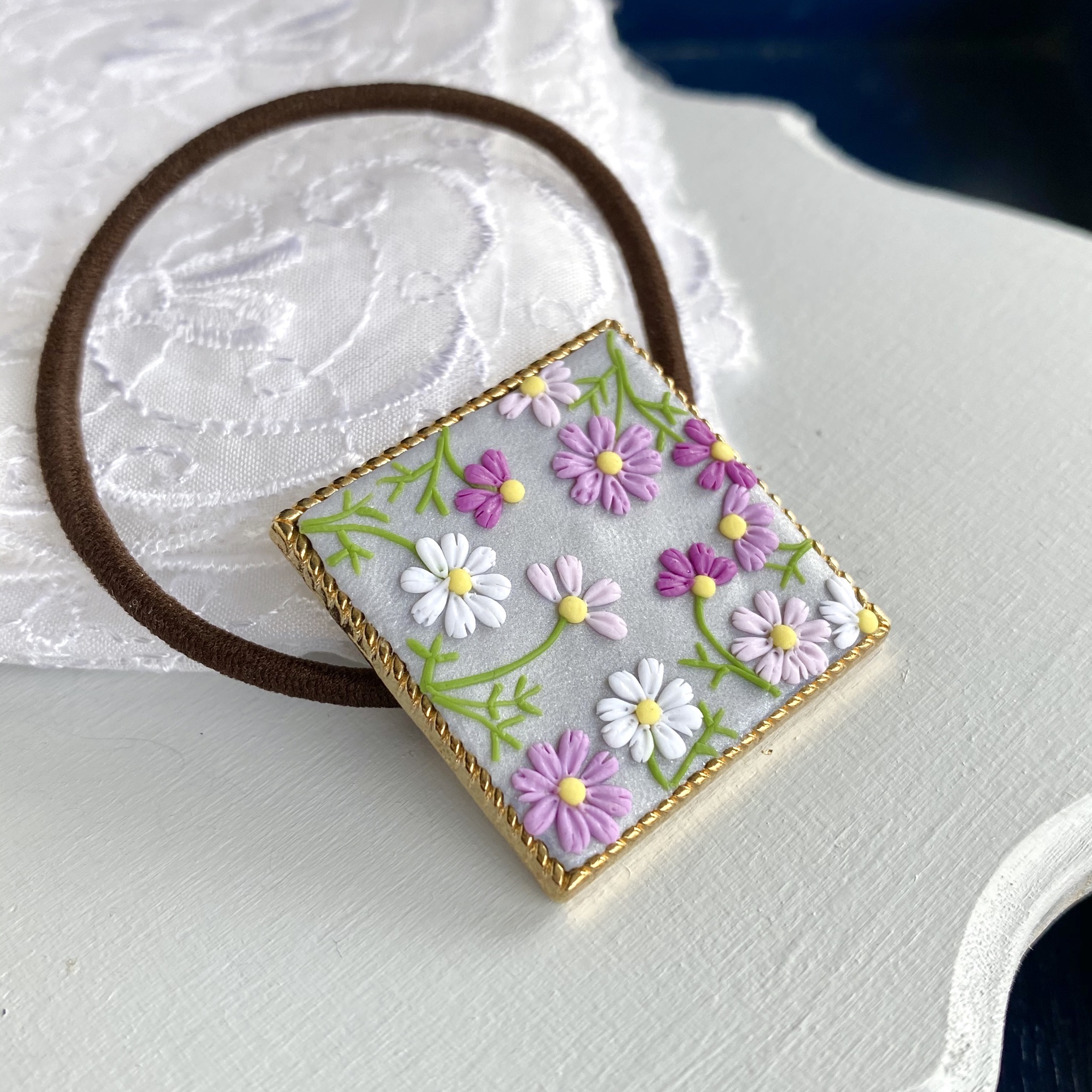 コスモス畑刺繍ブローチ くるみボタン ハンドメイド