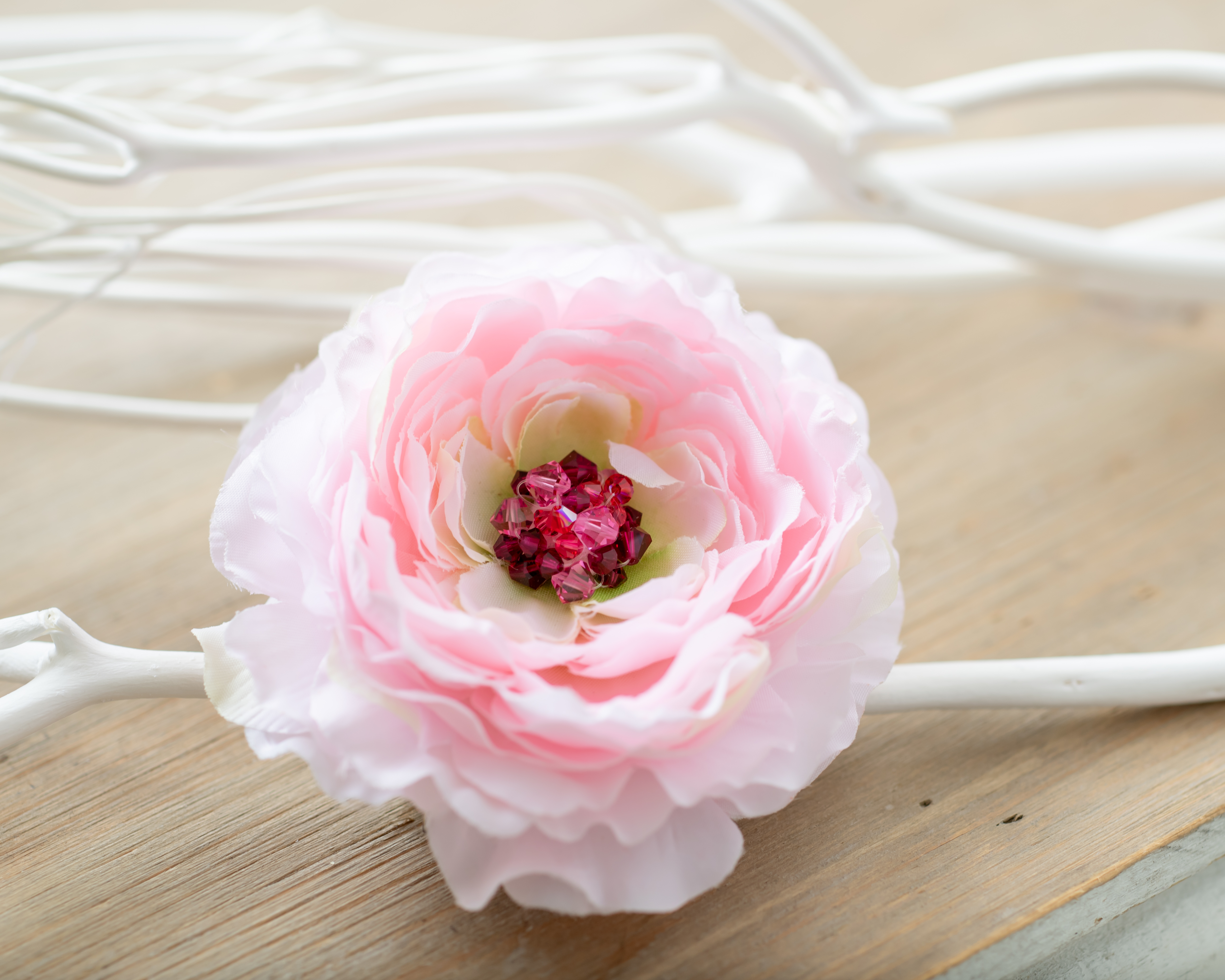 ラナンキュラスの花飾り 彡フワフワなヘアーアクセサリー Iichi ハンドメイド クラフト作品 手仕事品の通販