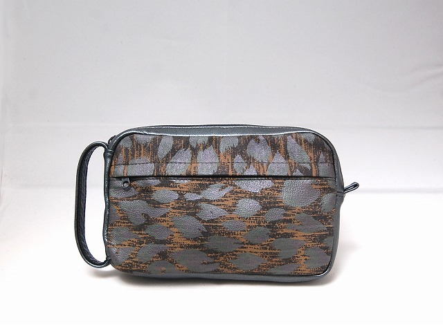 マルチポーチ 豚革 柄物 ブルーグレー 一点物 Iichi ハンドメイド クラフト作品 手仕事品の通販