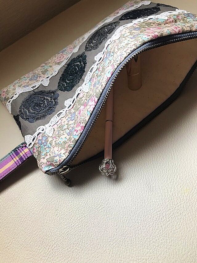 ふんわりキルト Pjc刺繍 ワンマイルに便利なクラッチバッグ Iichi ハンドメイド クラフト作品 手仕事品の通販