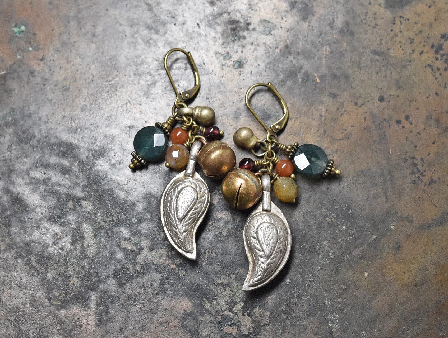 アフガニスタンoldシルバーとたわわな天然石 ２種類の鈴ピアス Iichi ハンドメイド クラフト作品 手仕事品の通販