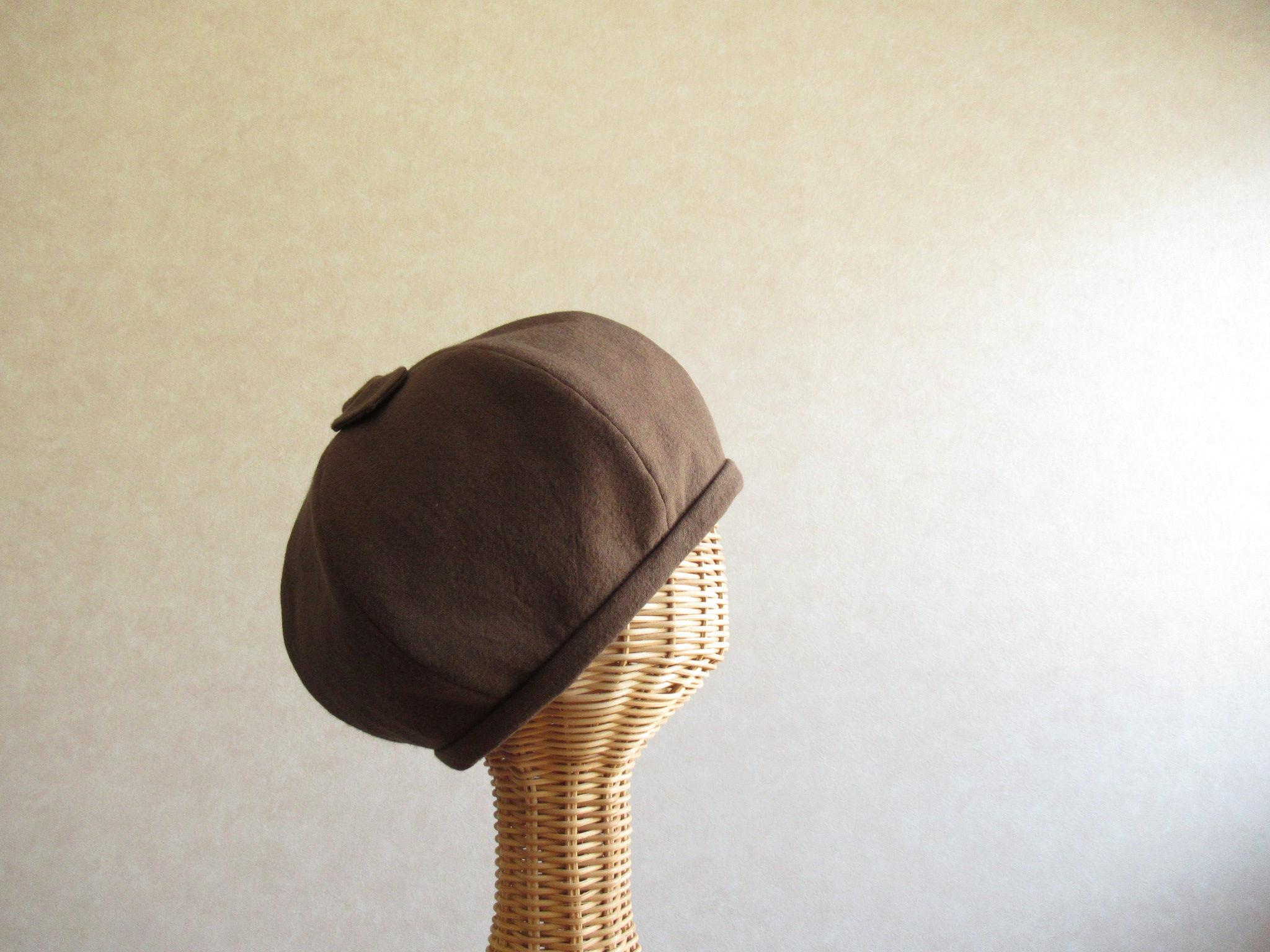 てっぺんにリボンのベレー帽 コットンリネン ブラウン Iichi ハンドメイド クラフト作品 手仕事品の通販