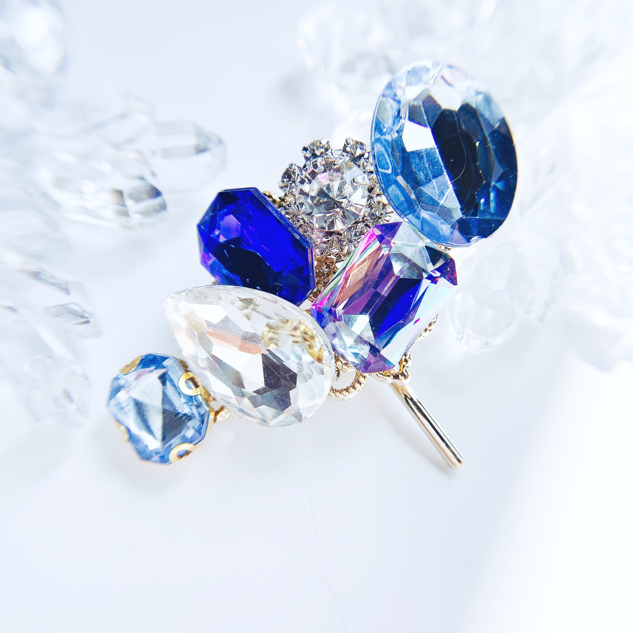 キラキラ宝石ビジューのポニーフック Cobalt Blue Iichi ハンドメイド クラフト作品 手仕事品の通販