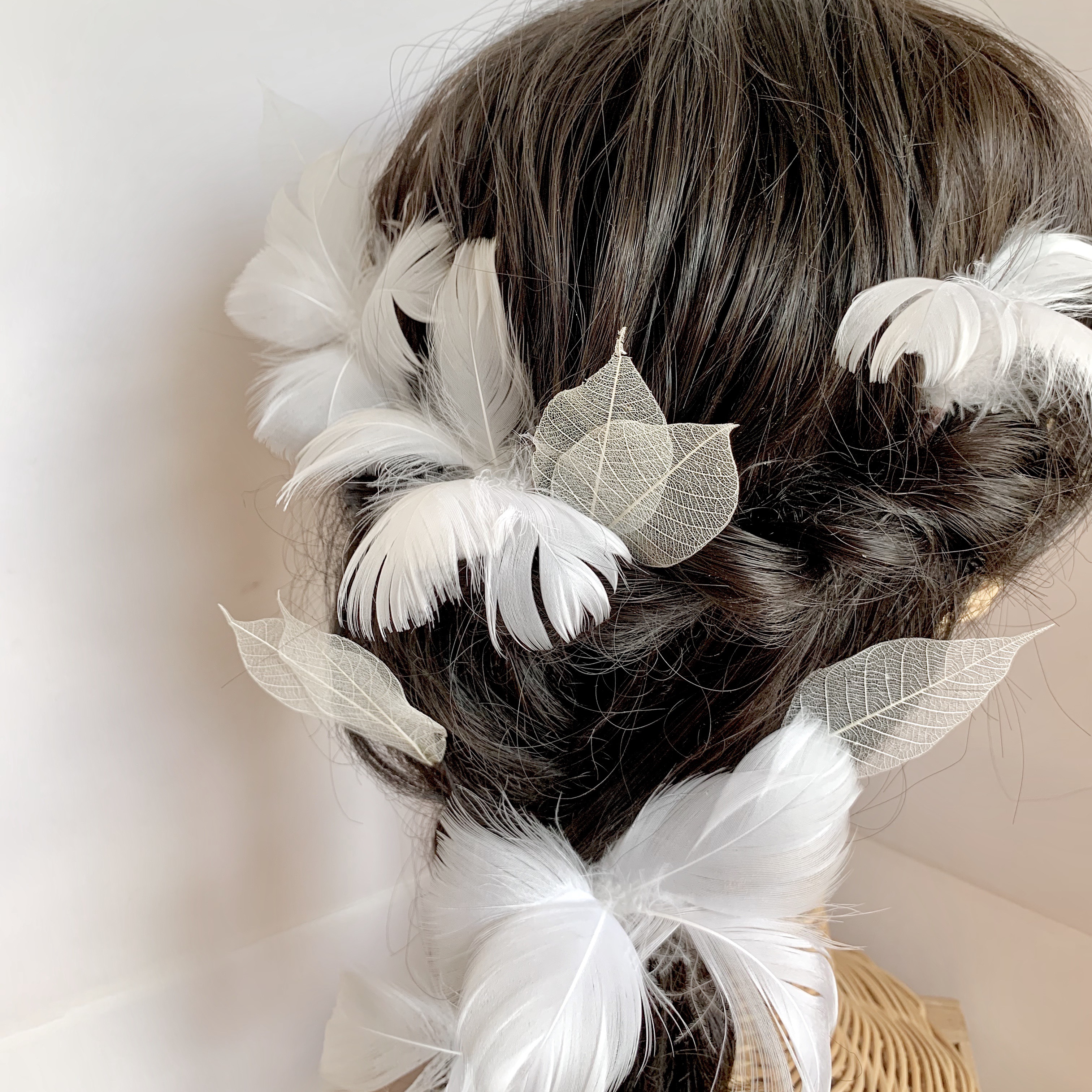 ウェディングドレス ブライダル 成人式 髪飾り ふわふわ羽のヘッドドレス エンジェルウィング Iichi ハンドメイド クラフト作品 手仕事品の通販