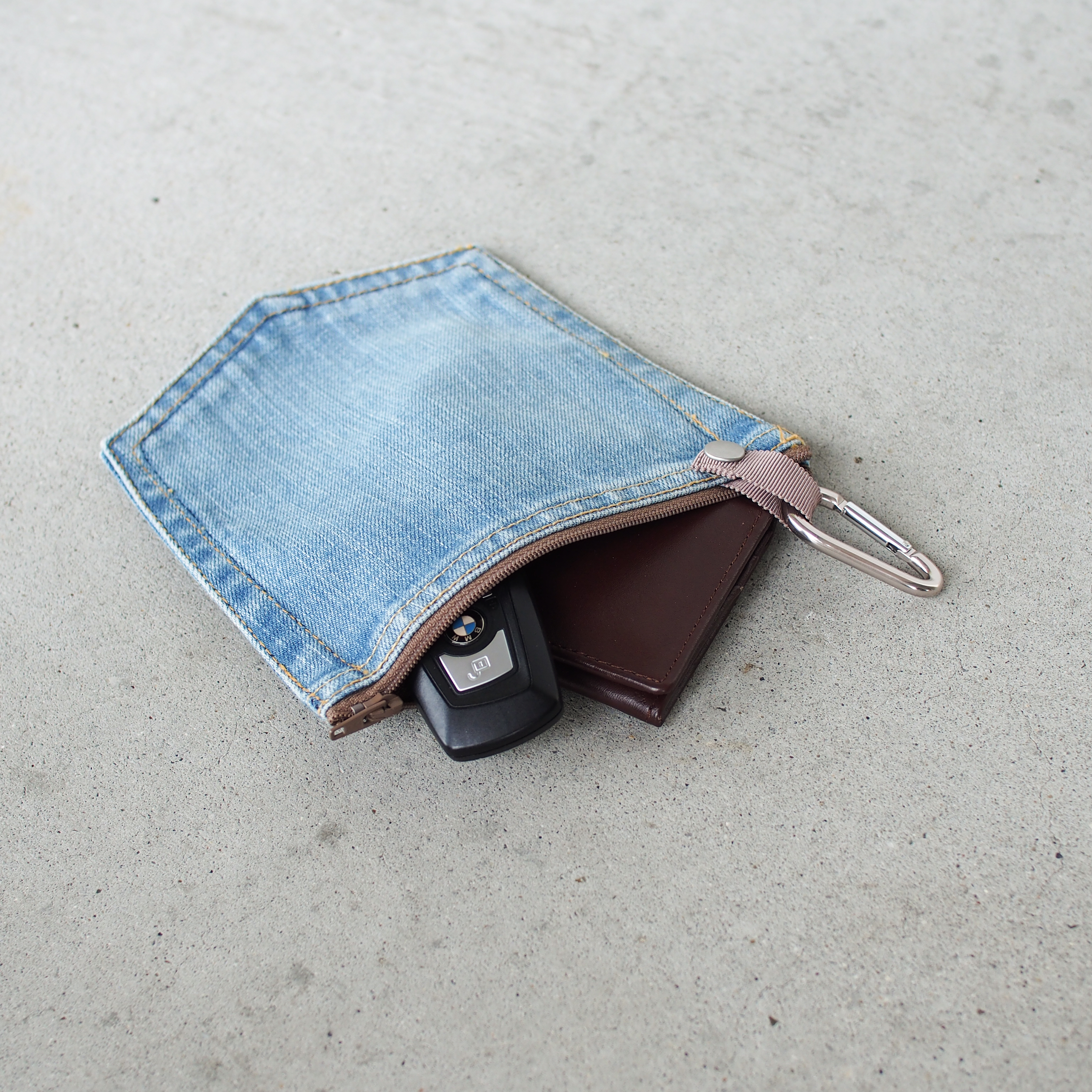 カラビナ付き Pokke Toreteru ポーチ ヴィンテージ デニム リメイク 洗える マスクケース 小物入れ Iichi ハンドメイド クラフト作品 手仕事品の通販