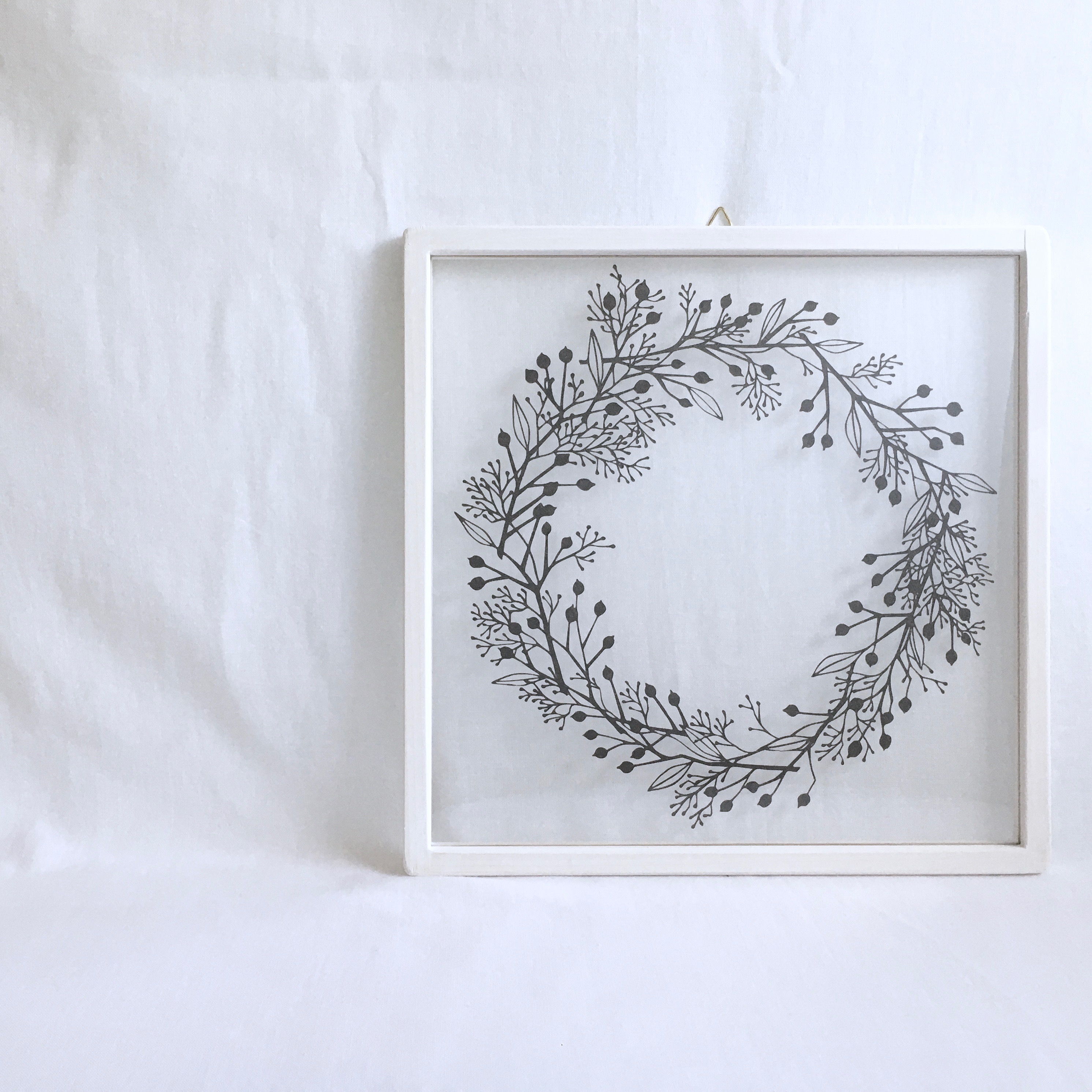 植物リースの切り絵 大きい実と小さい実 ストーングレー Iichi ハンドメイド クラフト作品 手仕事品の通販