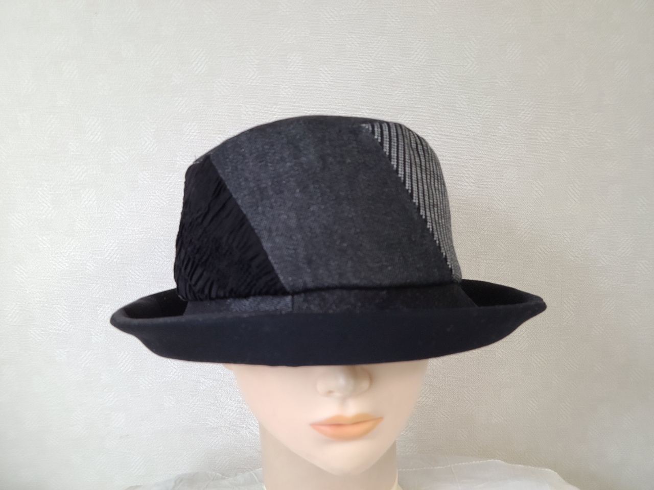 魅せる帽子 ブラックデニムと異素材のデザインハット ブラック Iichi ハンドメイド クラフト作品 手仕事品の通販