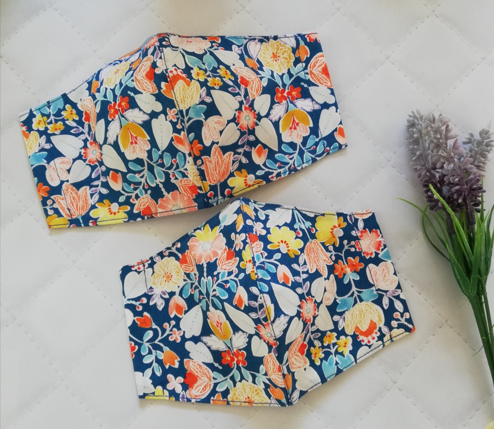 大人っぽいくすみ青にお花柄 立体マスク 2サイズ 薄手の夏 秋マスク 少しレトロ ちょっぴり和風な感じ 手作りマスク Iichi ハンドメイド クラフト作品 手仕事品の通販