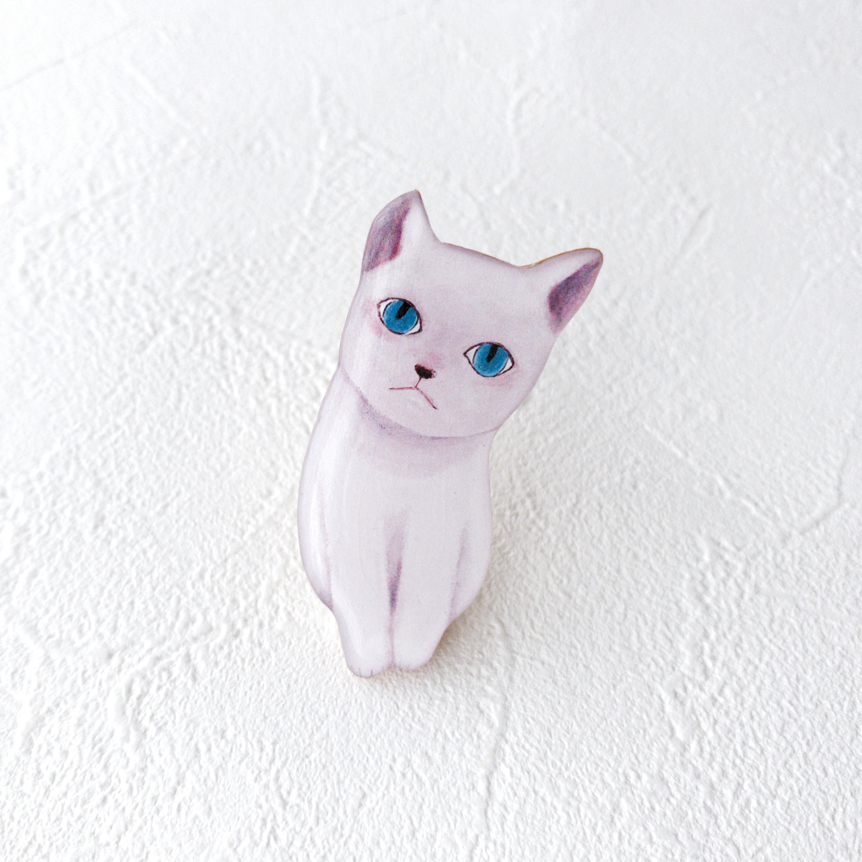 青い目の子猫ブローチ Iichi ハンドメイド クラフト作品 手仕事品の通販