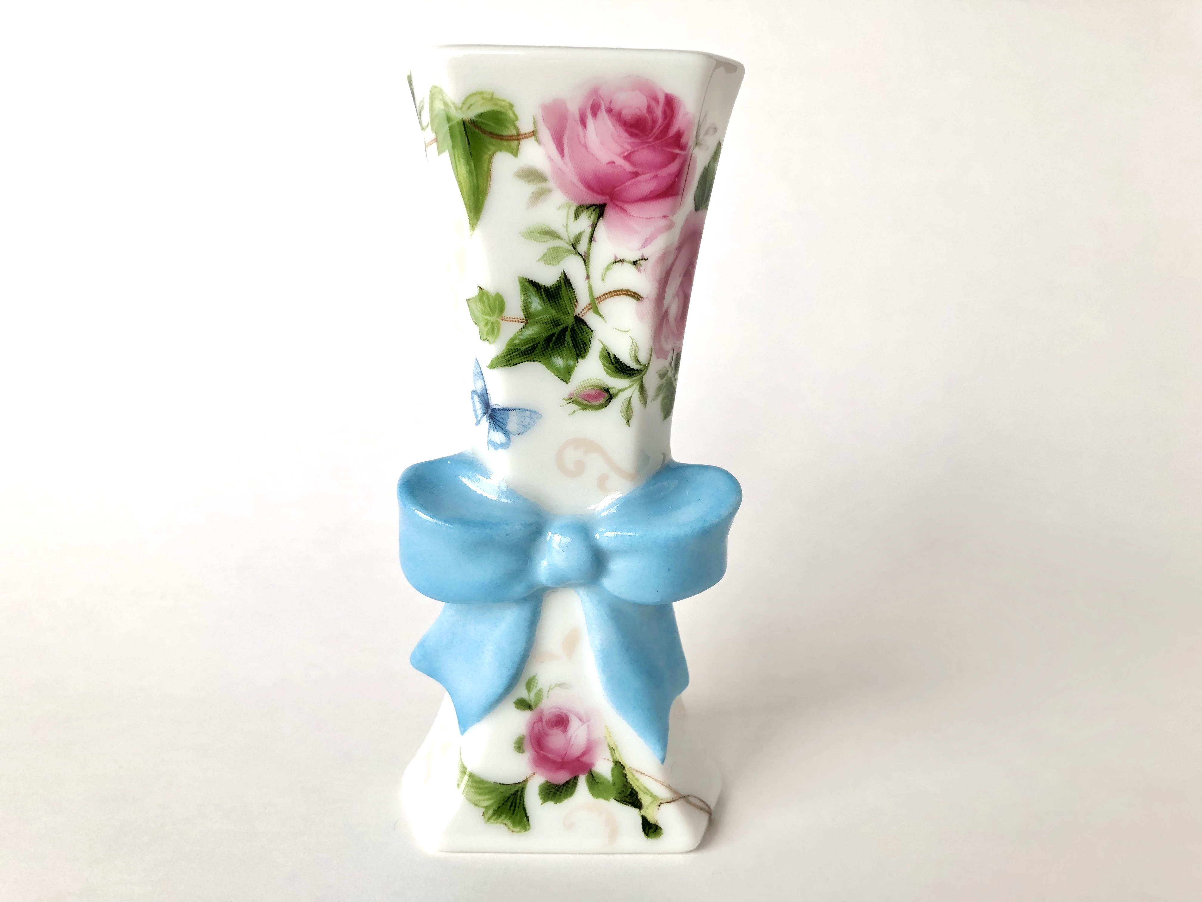 薔薇とブルーの蝶々 リボンの一輪挿し Iichi ハンドメイド クラフト作品 手仕事品の通販