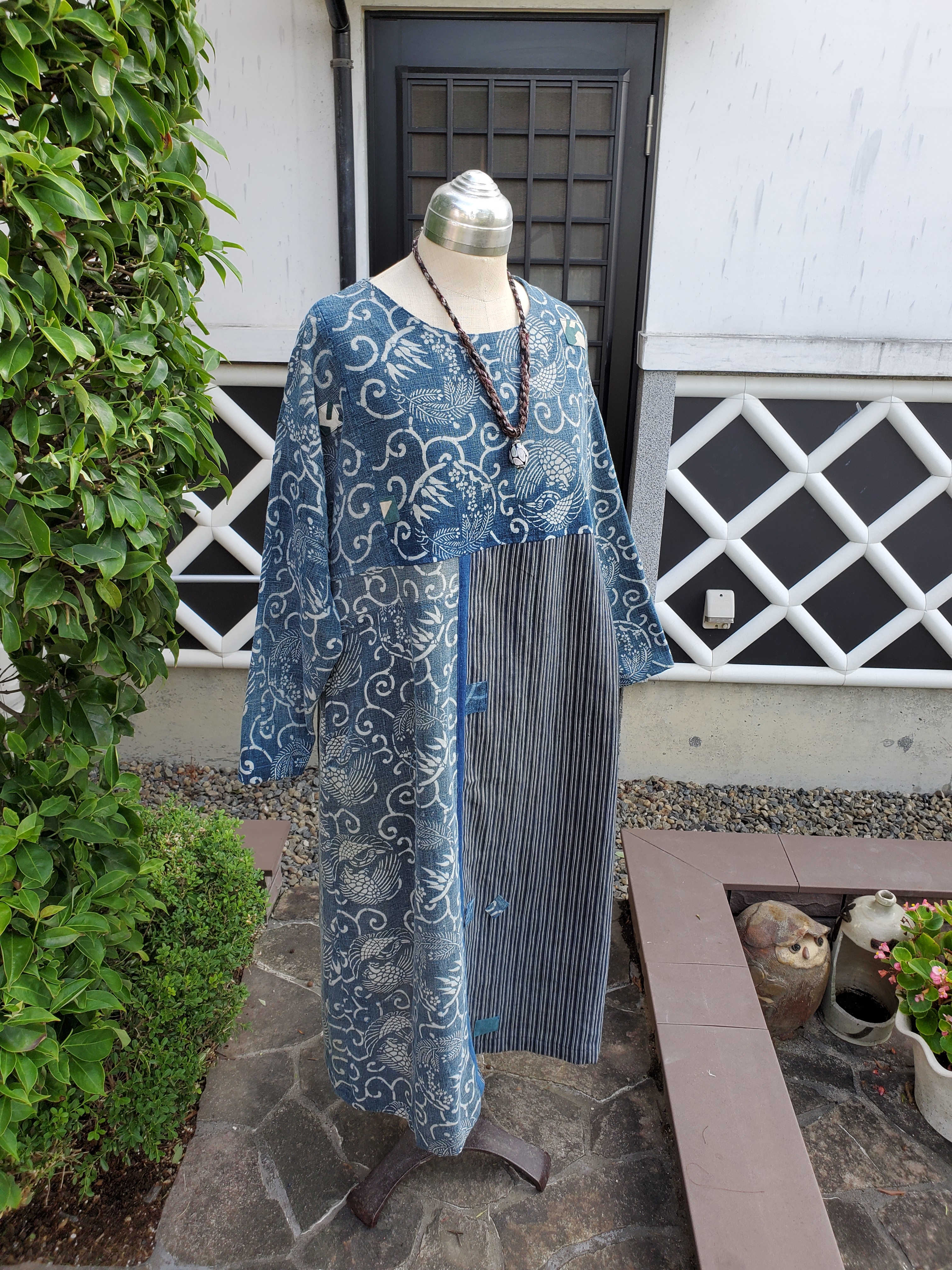着物リメイク 古布 手作り 鶴と亀の型染めと縞 ワンピース Iichi ハンドメイド クラフト作品 手仕事品の通販