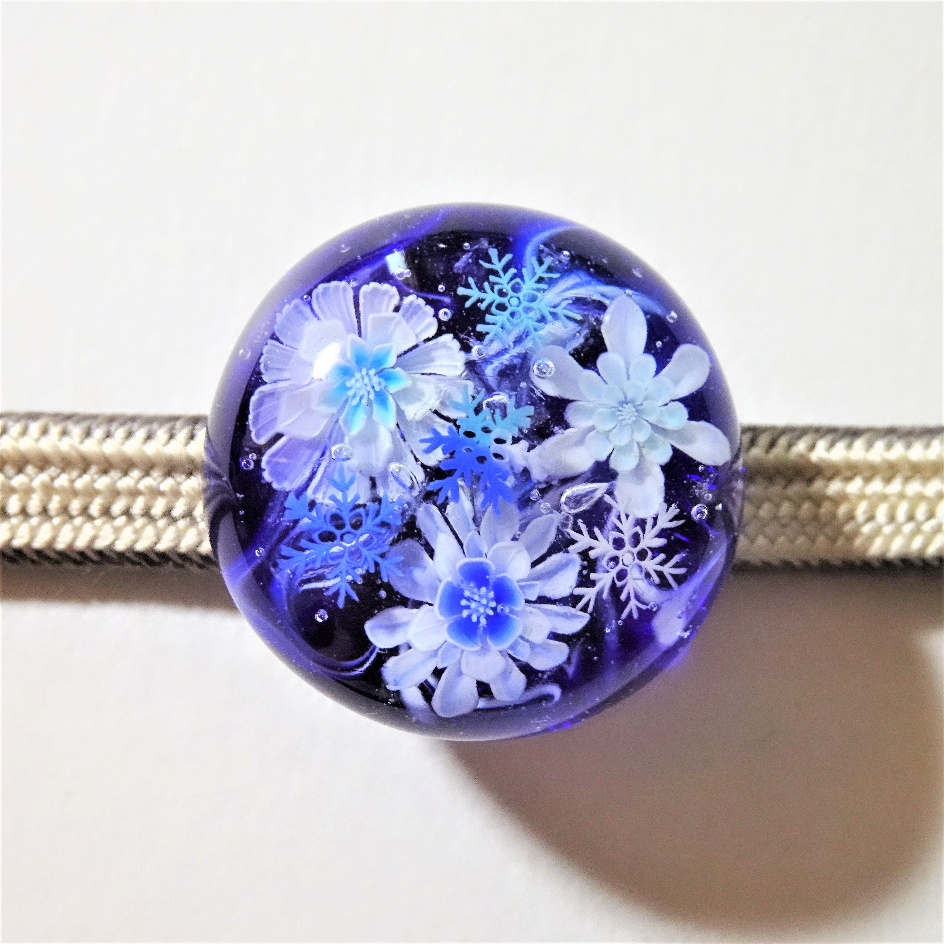 雪華 雪の結晶 帯留め ガラス とんぼ玉 着物 浴衣 Iichi ハンドメイド クラフト作品 手仕事品の通販
