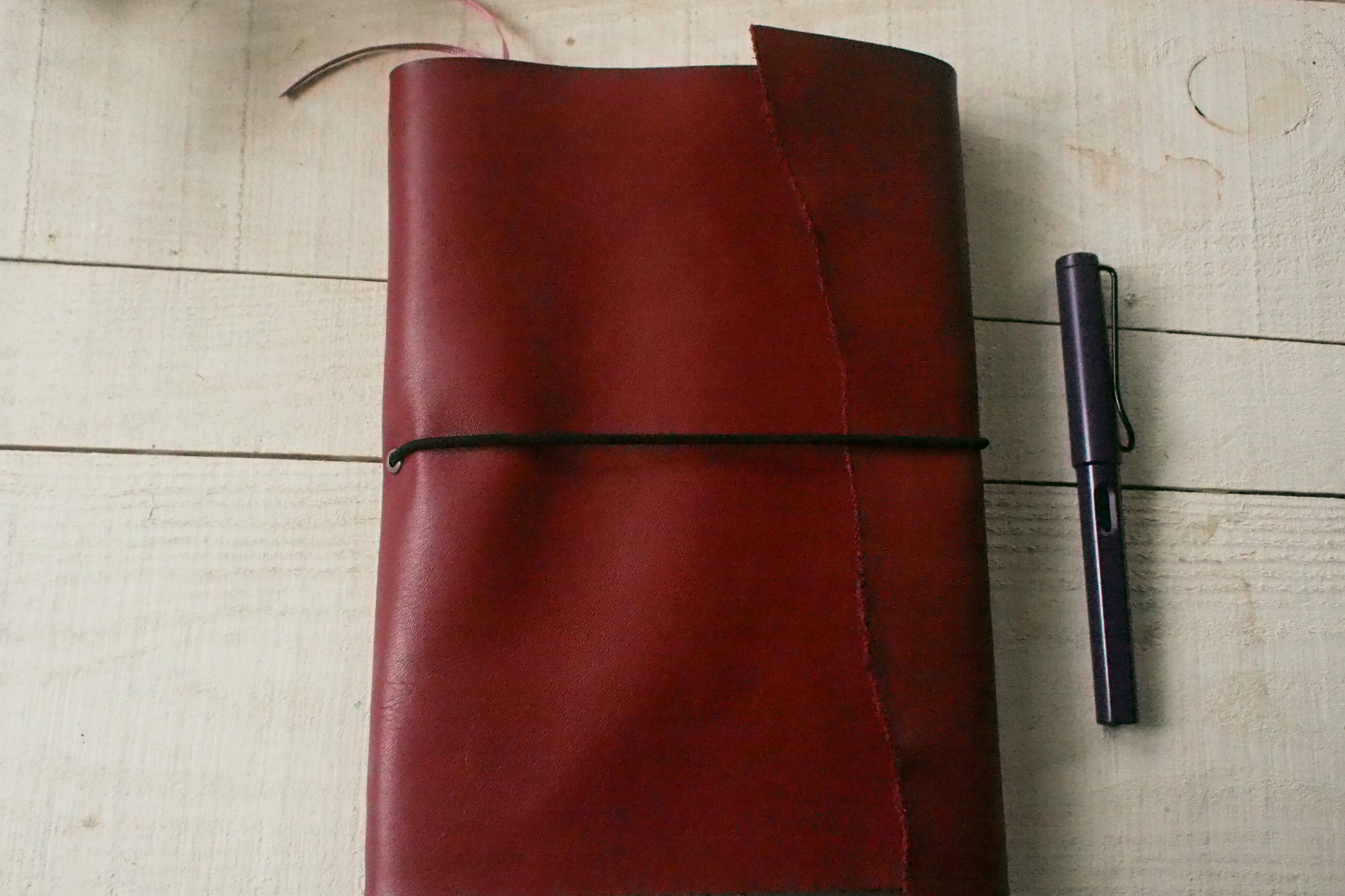 本革ａ５サイズ 赤いくるんと手帳カバー Iichi ハンドメイド クラフト作品 手仕事品の通販