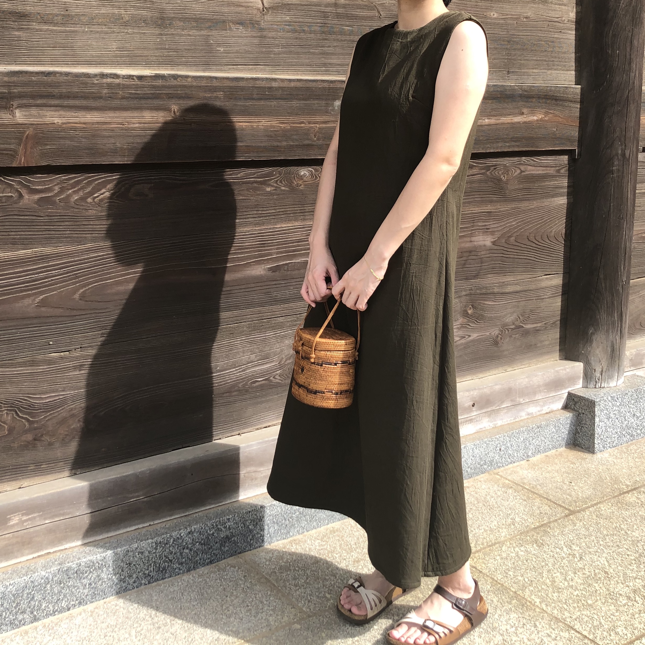 コットン100 高級感あるロングノースリーブワンピース カーキ クルーネック Iichi ハンドメイド クラフト作品 手仕事品の通販