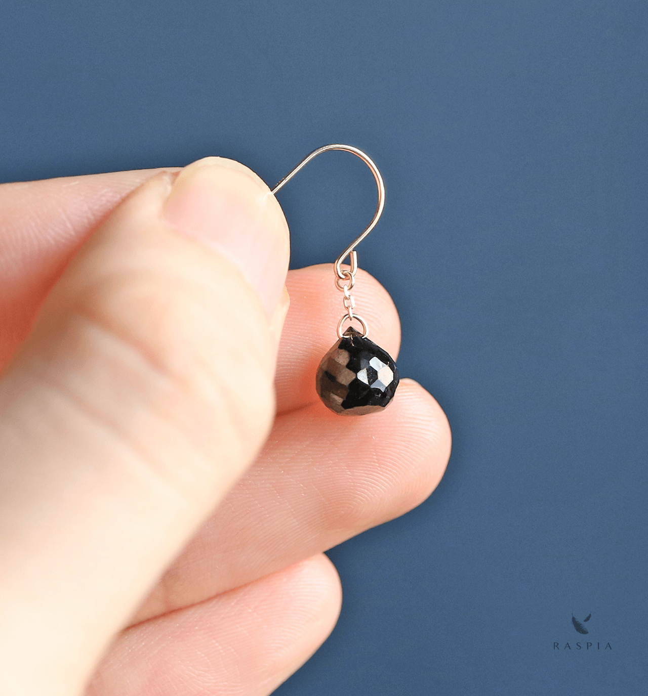 8月誕生石 K10 漆黒のブラックスピネル オニオンカット フックピアス Espoir Iichi ハンドメイド クラフト作品 手仕事品の通販