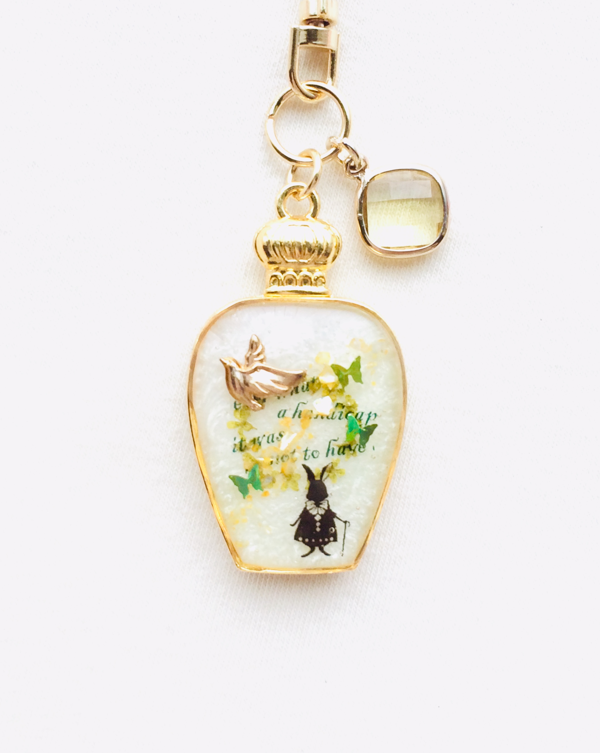 香水瓶キーホルダー 鳥 空に遊ぶ Iichi ハンドメイド クラフト作品 手仕事品の通販