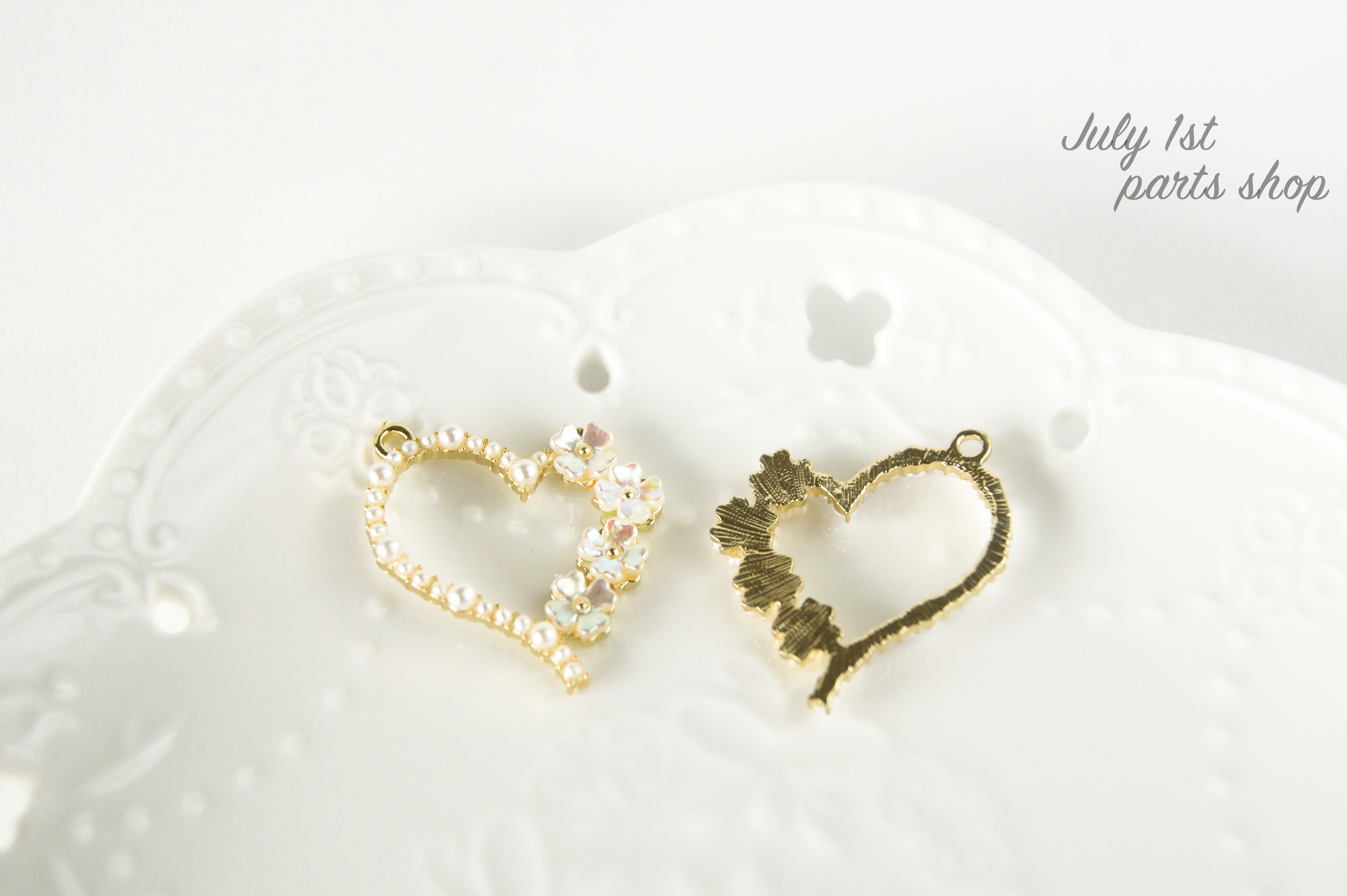 1個入】貝殻風 お花パーツ 上品 高品質 チャーム ハート H0164 | iichi ハンドメイド・クラフト作品・手仕事品の通販 1個入】貝殻風 お花パーツ 上品 高品質 チャーム ハート H0164 | iichi ハンドメイド・クラフト作品・手仕事品の通販