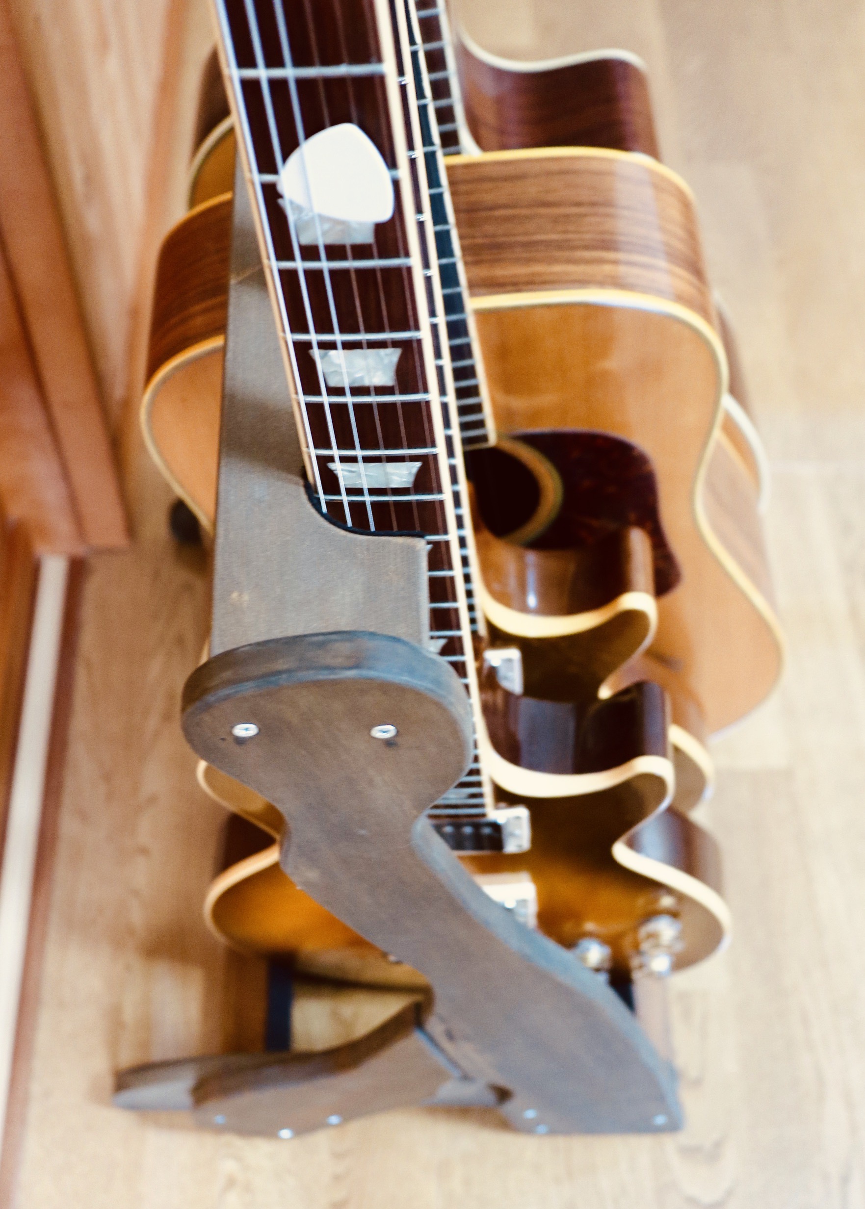 手作り木工 ギタースタンド 古材 ウォールナット ５本掛け Iichi ハンドメイド クラフト作品 手仕事品の通販