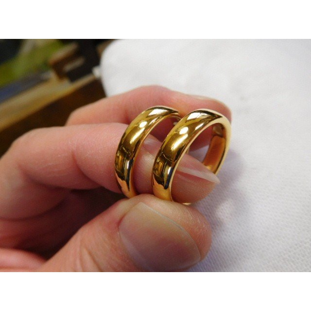 結婚指輪 手作り（鍛造＆彫金）純金 k24製 幅広4.5ミリの平甲丸リング＆角がない滑らかで最高の着け心地！ | iichi  ハンドメイド・クラフト作品・手仕事品の通販