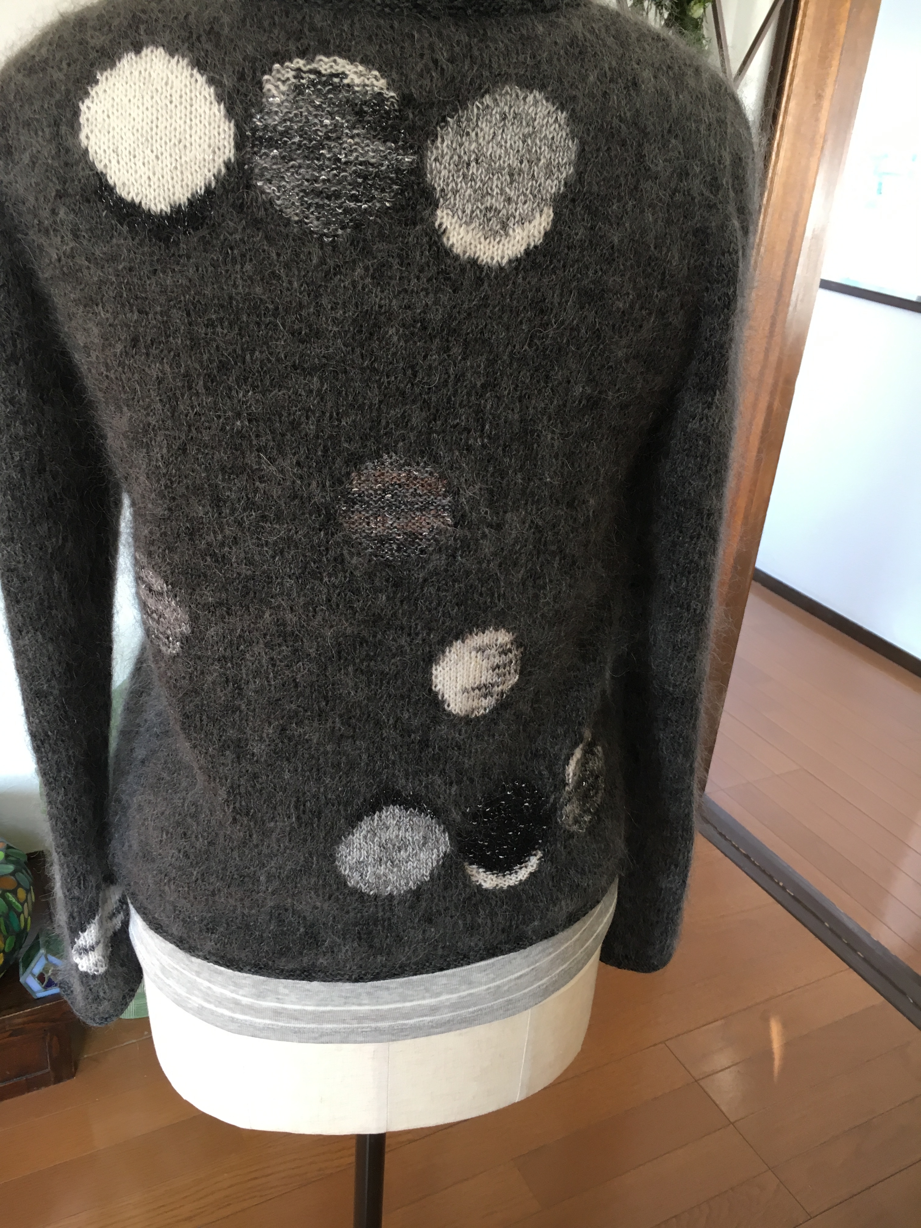水玉模様のセーター ドット模様の方がカッコイイかな Iichi ハンドメイド クラフト作品 手仕事品の通販