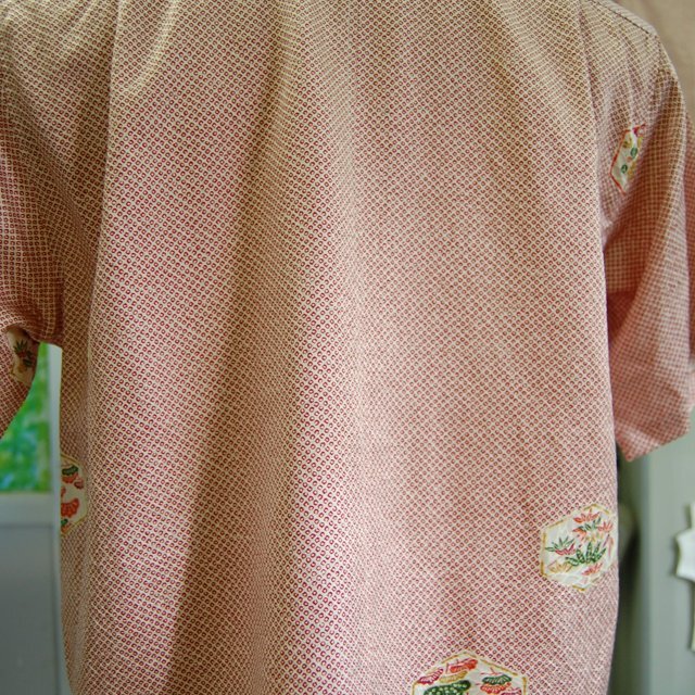 正絹の着物リメイク 平凡なシャツ おしゃれなシャツ シンプルな柄 アロハシャツ Iichi ハンドメイド クラフト作品 手仕事品の通販