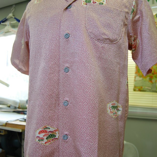 正絹の着物リメイク 平凡なシャツ おしゃれなシャツ シンプルな柄 アロハシャツ Iichi ハンドメイド クラフト作品 手仕事品の通販