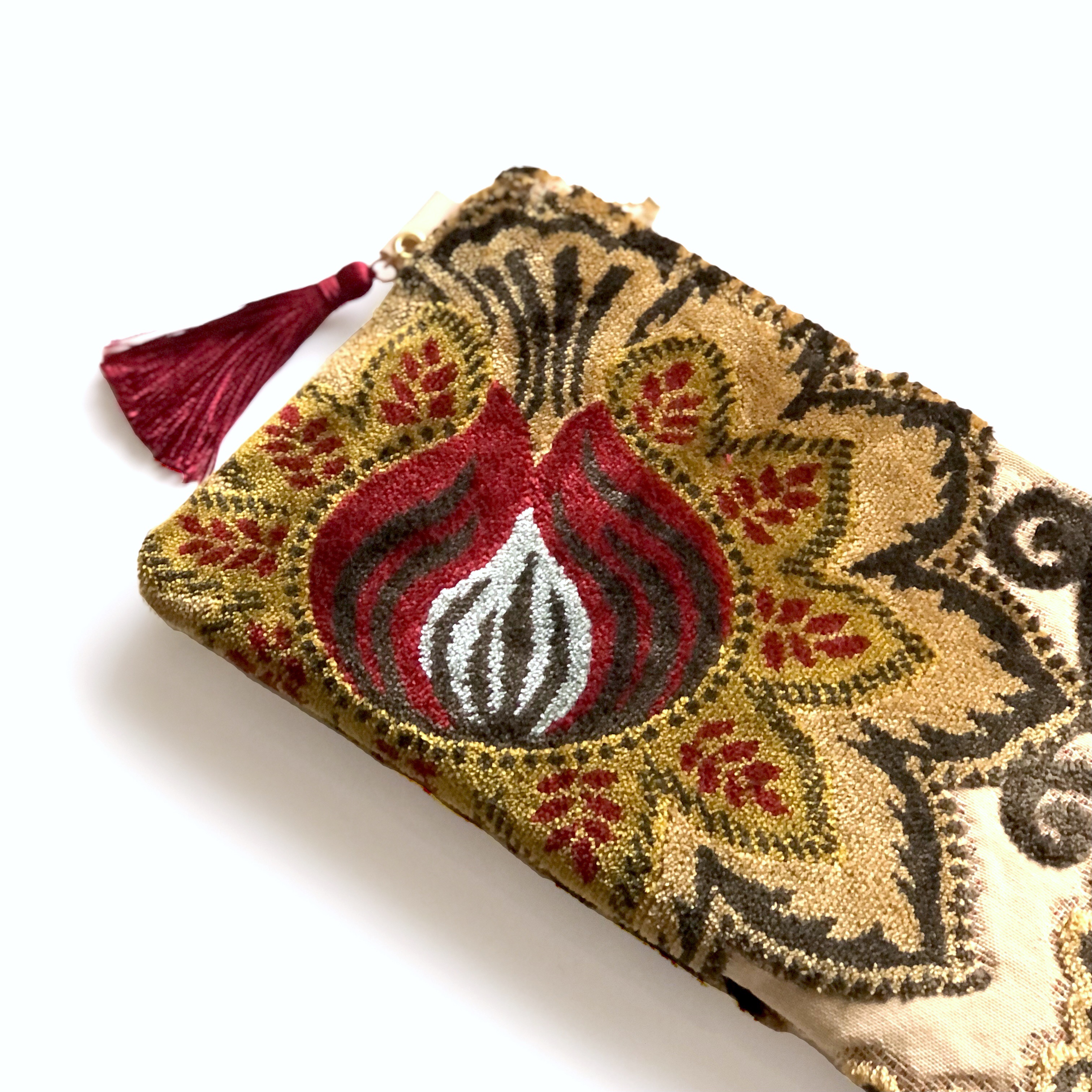 リュクスなポーチ ベルギー製ベルベット生地使用 タッセル付き ベージュ マスタードイエロー Iichi ハンドメイド クラフト作品 手仕事品の通販