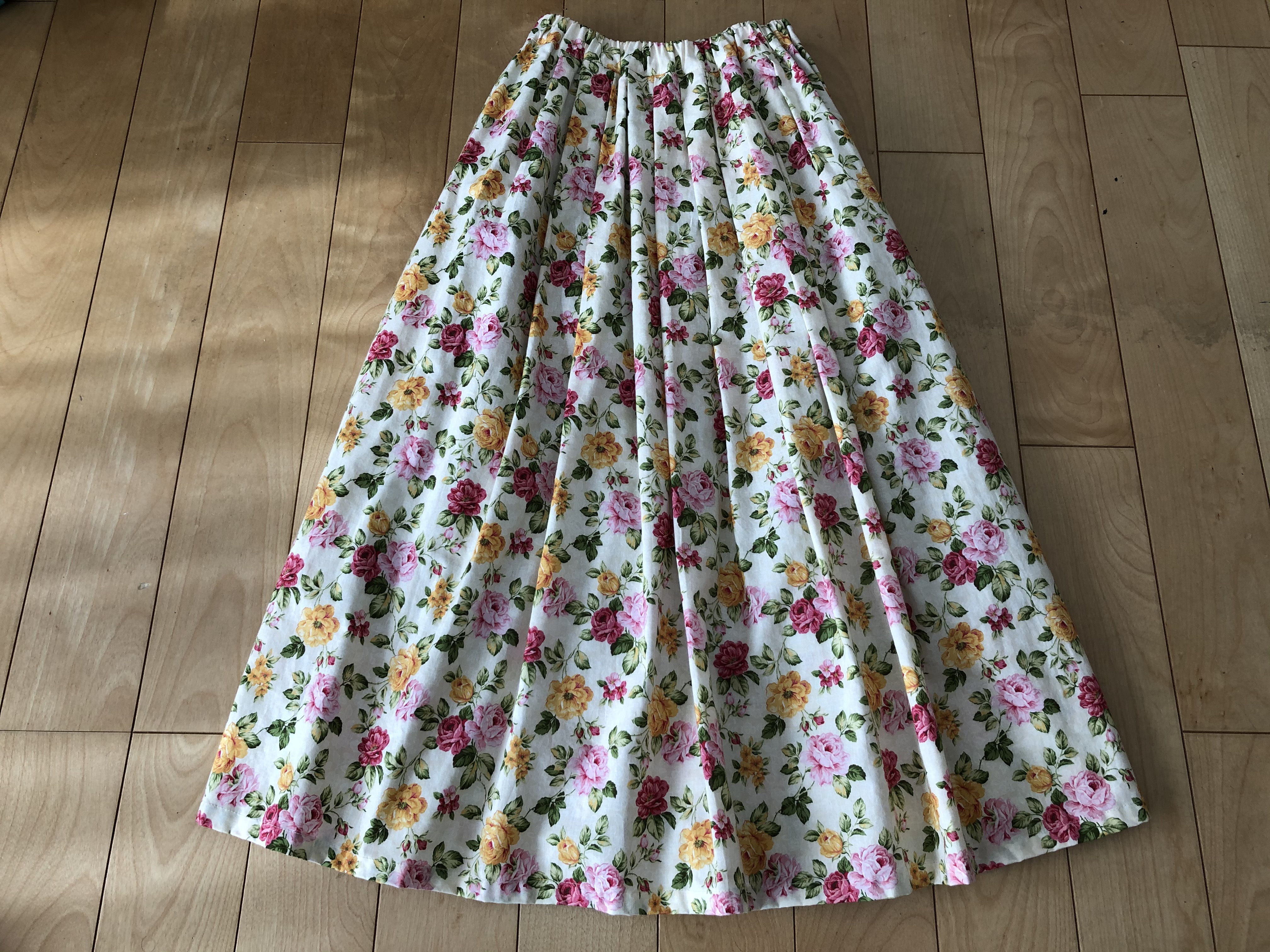 SALE】ピンク・黄色バラ柄スカート（クリーム） | iichi ハンドメイド・クラフト作品・手仕事品の通販